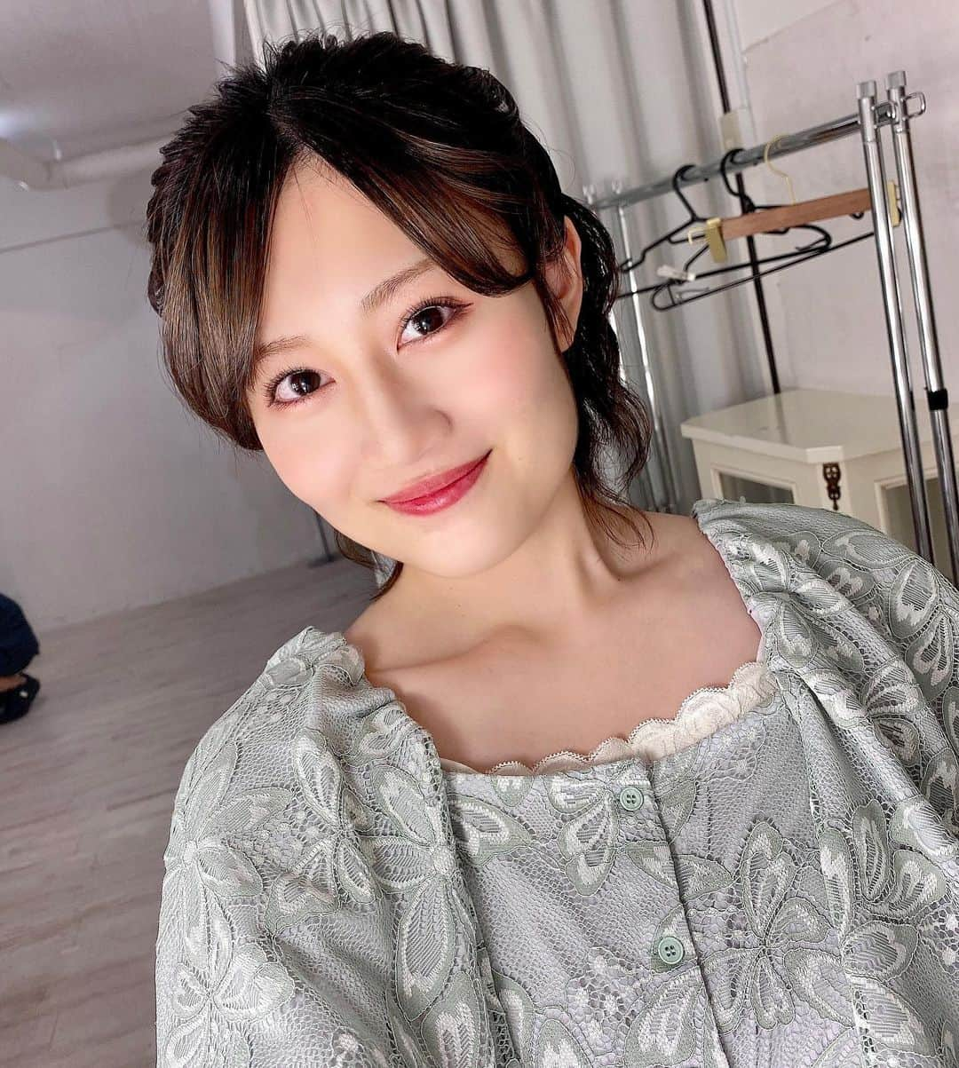 久代梨奈のインスタグラム：「ここ最近で一番盛れた写真を投稿する☆ みんないいねちょーだい(⑉• •⑉)❤︎  #selfie #セルフィー #自撮り #外カメ」