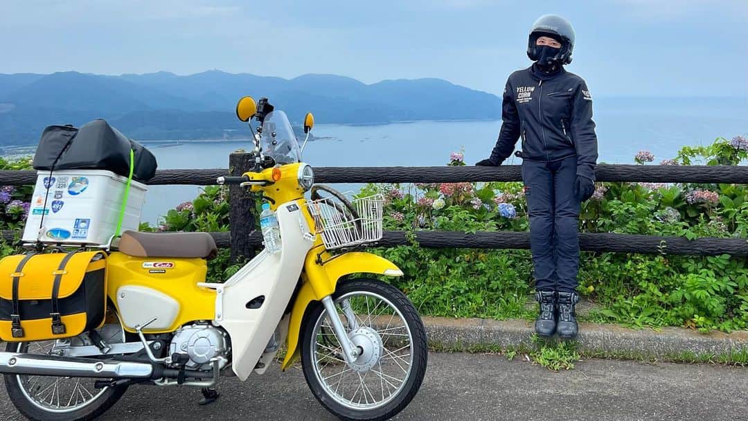 金田彩奈さんのインスタグラム写真 - (金田彩奈Instagram)「🛵  日本一周ツーリングの続編 随時YouTubeにアップしてます🙌🩷  この写真は宮崎県🐴  #バイク #バイク女子 #日本一周 #日本一周バイク旅 #バイク乗り #バイクのある生活 #バイクのある風景 #バイク好き #バイクが好きだ #バイク好きな人と繋がりたい #バイク乗りと繋がりたい #バイク旅 #バイクツーリング #バイクライフ #バイクが好きだ #カブ #スーパーカブ #cub #supercub #cb400 #gsxs1000gt #bike #bikelife #biker #bikegirl #motercycle #bikeweek #bikewear #japantrip」7月23日 14時08分 - ayn120