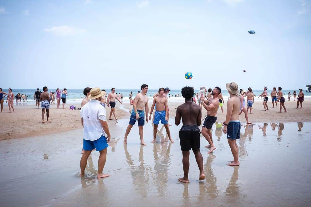 ジョッシュ・マレーさんのインスタグラム写真 - (ジョッシュ・マレーInstagram)「Center Stage on the main court for the Final 4 volleyball tournament, so proud of these upcoming Junior boys for making it this far - next year, my boys are taking home the trophy 🏆 #BlockCity - Swipe for more pics of the trip - bus ride sleeping pics and early morning workouts 😴 🏋🏻‍♂️ #buckheadchurch #insideout #daytonabeach」7月23日 23時53分 - joshmurray11