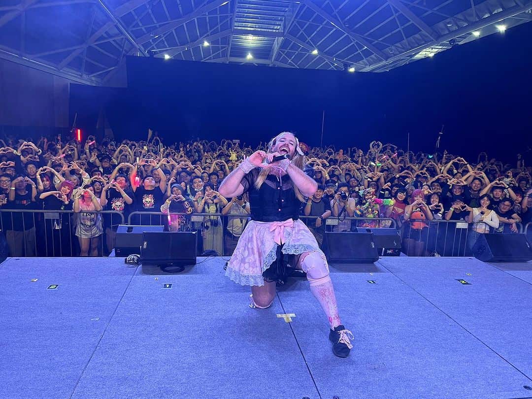 レディビアードのインスタグラム：「A billion thanks my Lady-Merlions who saw me at AFACSF this weekend❣️😘 Saturday’s talk show was hilarious, and Sunday’s concert was a kick-ass time🤘🔥I’m so blessed to have such loving fans in Singapore😍🥰  Thank you team AFA for bringing me🙏」