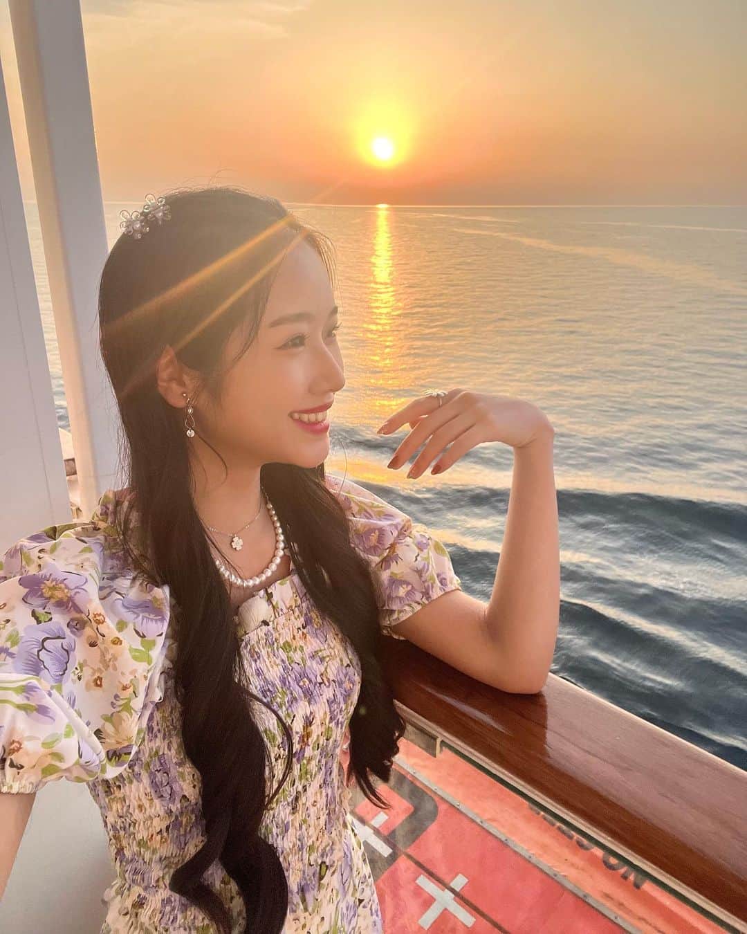 天翔天音さんのインスタグラム写真 - (天翔天音Instagram)「‪𓂃𓈒໒꒱‪𓏸  豪華客船旅　“飛鳥II”で見れた夕焼け。 あまりにも綺麗すぎました、、🚢✨  皆さんへこの美しさ伝わるかな、、  こんなにも綺麗な夕陽が 海に輝いている 素敵な景色をみれて感動、、♡🌞 ˎˊ˗  #天翔天音 #豪華客船　#飛鳥ⅱ  #夕焼け #夕陽 #ララLIFE  #selfie #05 #ljk #景色 #巻き髪 #ロングヘア」7月24日 0時09分 - amane_tensho_official