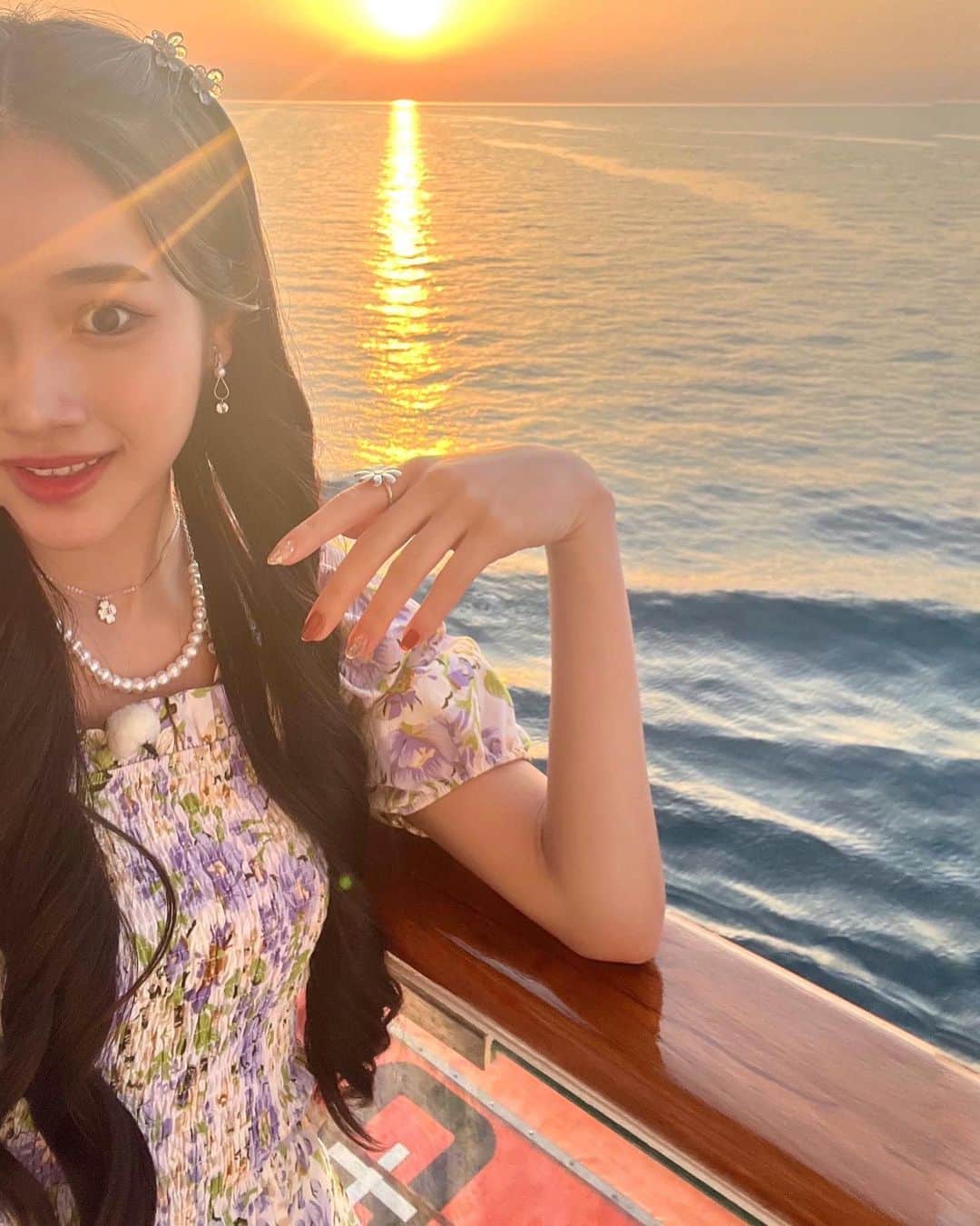 天翔天音さんのインスタグラム写真 - (天翔天音Instagram)「‪𓂃𓈒໒꒱‪𓏸  豪華客船旅　“飛鳥II”で見れた夕焼け。 あまりにも綺麗すぎました、、🚢✨  皆さんへこの美しさ伝わるかな、、  こんなにも綺麗な夕陽が 海に輝いている 素敵な景色をみれて感動、、♡🌞 ˎˊ˗  #天翔天音 #豪華客船　#飛鳥ⅱ  #夕焼け #夕陽 #ララLIFE  #selfie #05 #ljk #景色 #巻き髪 #ロングヘア」7月24日 0時09分 - amane_tensho_official
