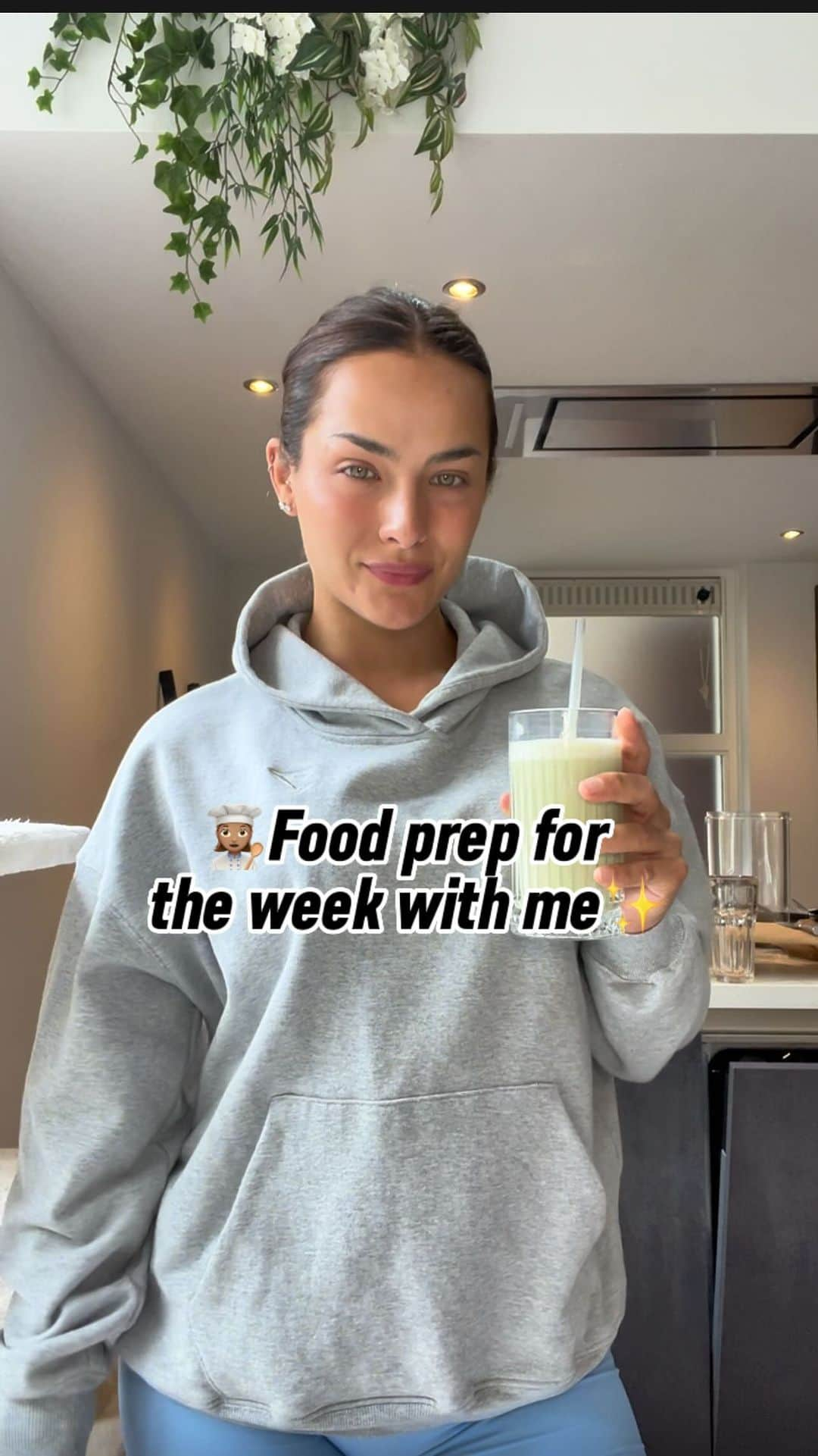 Dutchのインスタグラム：「Food, refill & mealprep with me!🫶🏼☺️ this took me about 1,5 hour and sets me up for a week of foodies for me and J💪🏽 (obv the refills last way longer) I’ll be honest I was sweating after all this but I LOVE to organize the kitchen every week, so satisfying😍 food = energy and food = success. You honestly thrive when you eat enough and take care of yourself. So this is definitely a priority for me☺️🤌🏽✨ for more food inspo & mealplans you can download my @mybestshapeapp & I’ve put down my whole list of things I made in this video!👇🏽: ⠀⠀⠀⠀⠀⠀⠀⠀⠀ - ESN (vayu) instant ricepudding. - pasta. - Yasmin rice. - brown rice. - oatmeal. - ESN designer whey (lemon-lime cheesecake) *ps. Use Code “nochtli” at @int.esncom checkout for the highest discount!🤞🏽 ⠀⠀⠀⠀⠀⠀⠀⠀⠀ Fresh things👇🏽: - Yasmin rice for a week. - cabbage & bok choy vegetables. - almond/coconut protein overnight oats with blueberries. - chicken cut up & clean, for in the freezer. - chicken cut up & clean, seasoned for in the fridge throughout the week.  ⠀⠀⠀⠀⠀⠀⠀⠀⠀ Prep done, I’m off the cinema!🤞🏽 watching Oppenheimer, so super excited! See ya tomorrow💕 x Noch」