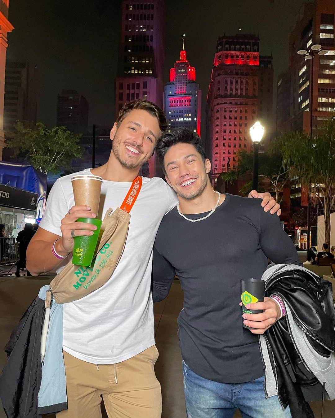 アルトゥール・オヤカワ・マリアノのインスタグラム：「Dump couple 🫶🏻」