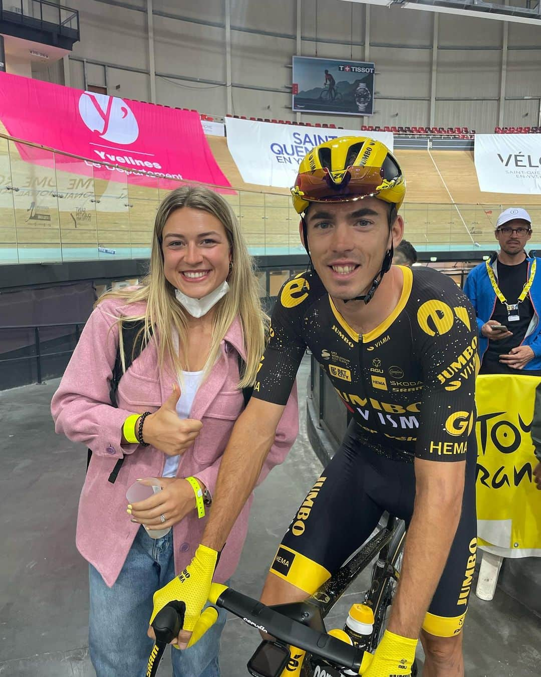 マチルド・グロさんのインスタグラム写真 - (マチルド・グロInstagram)「Un début du @letourdefrance au @velodrome_national 💛 comment rêver mieux ? 🤩 Une chance incroyable d’avoir pu monter sur l’estrade de présentation des équipes et d’avoir pu faire un tour d’honneur sur la piste devant vous ! 🙌🏻 Une après-midi riche en émotions et plein de souvenirs … 💭 Merci @tissot_official @letourdefrance et @velodrome_national pour nous avoir fait vivre de tels moments 🤩 • • #trackcycling #letourdefrance #paris2024」7月24日 0時40分 - gros_mathilde