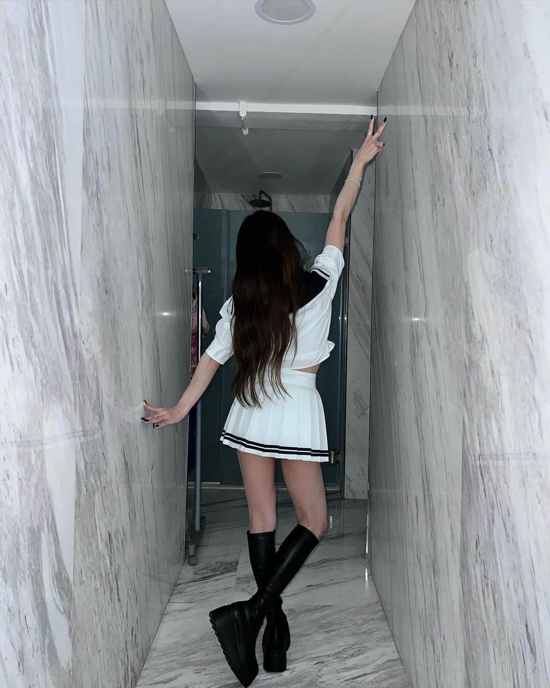 パク・チョロンのインスタグラム：「✌️」