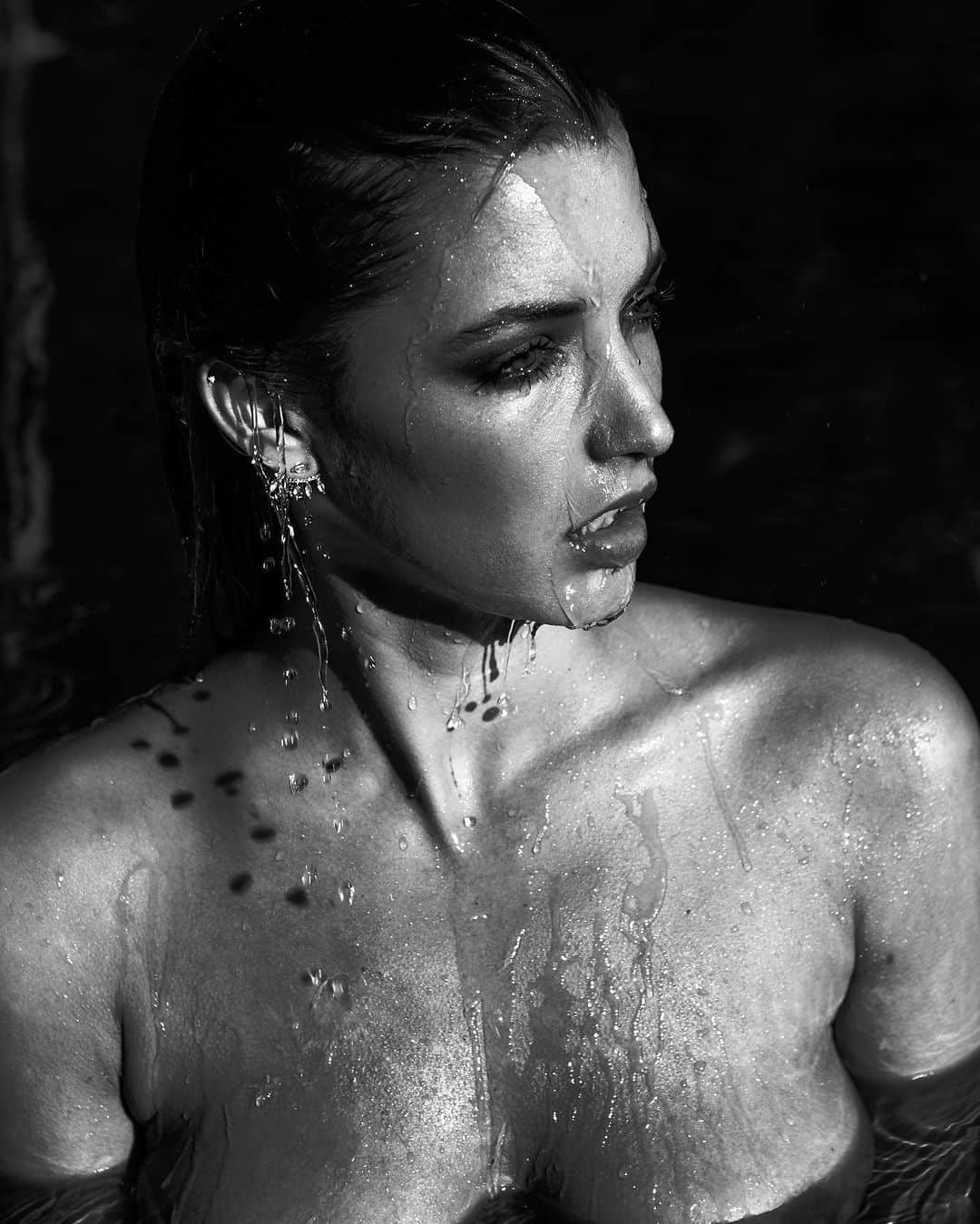 アリッサ・アーチェのインスタグラム：「The only way to stay cool during this heat wave 🌊💦」