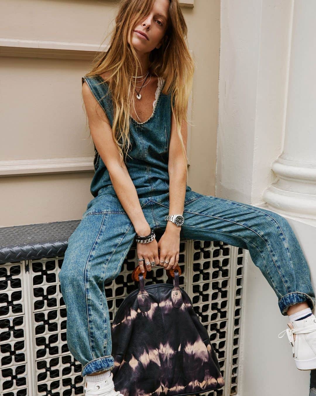 freepeopleのインスタグラム：「@pamelatick in our fave jumpsuit with everyone's NEW fave bag. Link in bio to shop our We The Free Collection.」