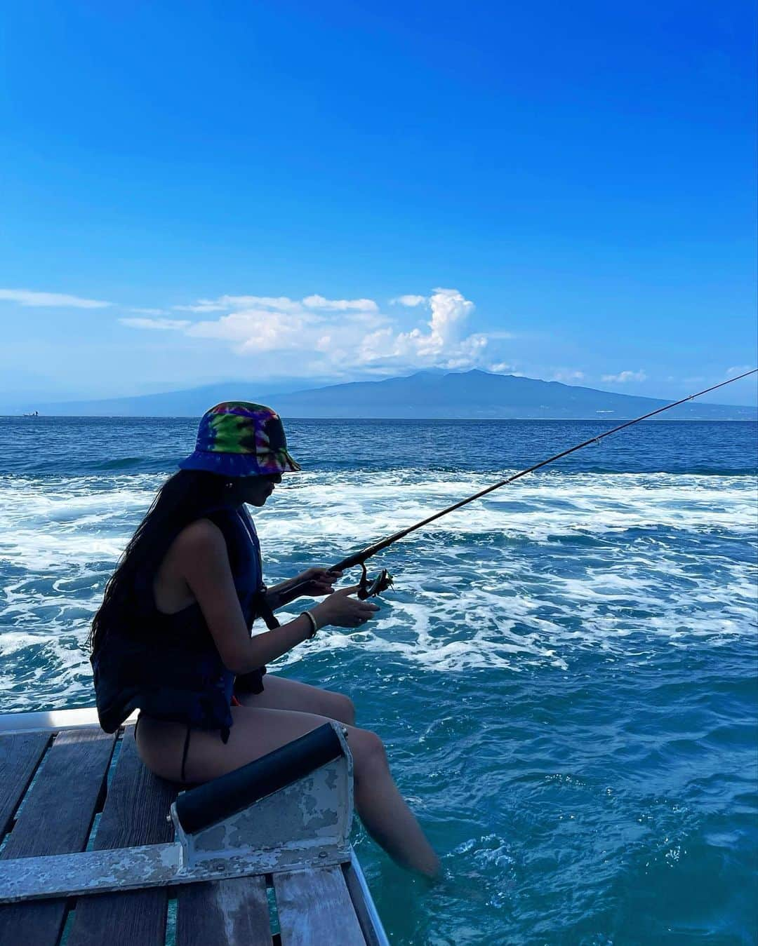 星あやさんのインスタグラム写真 - (星あやInstagram)「Izuriyan things🍉🎣🛥🐠🗻  沼津マリーナから西伊豆大瀬！ 牛乳は丹那！パンはのっぽ！ 傷や日焼けにはとりあえずアロエ！ 買い出しはエスポットかアピタかマックスバリュー！ 釣りの後は温泉！”ら”を使いまくる方言！ 富士山、海、山、森、川に囲まれた伊豆で育ったことは うちっちの誇りに決まってるら！  ※にーさん、じーじ、うなぎ君、いつもお船遊びに混ぜてくれて有難う！！！　#沼津マリーナ　@masaaki05」7月24日 1時07分 - ayastella_