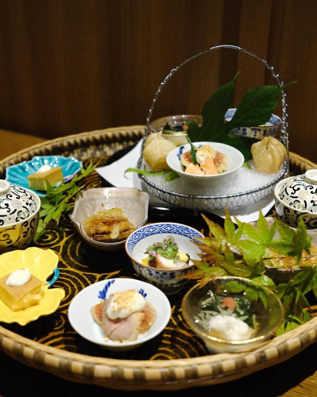 中田早保のインスタグラム：「. 🌿  とにかく美味しすぎて、見事に食べすぎた食事 夕食はふふシリーズの中では初のプリフィックススタイル  全部美味しそうで、選ぶの大変だった🫠♡ . #ふふ箱根 #山の笑」