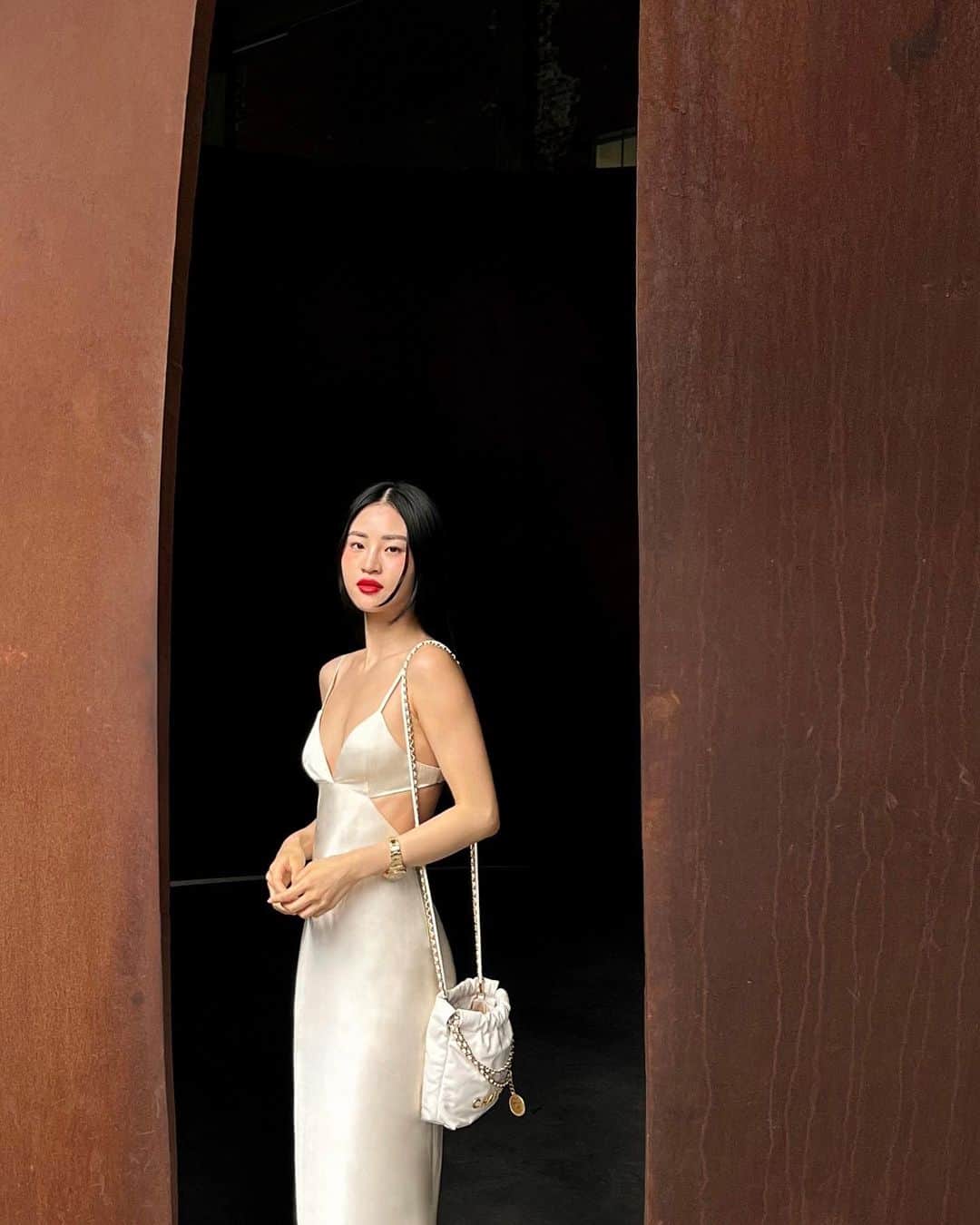 NATALIE LIAOさんのインスタグラム写真 - (NATALIE LIAOInstagram)「I lead life with faith and a belief in endless possibilities. Endlessly in love with the beauty of life and the cycles of yin and yang that present themselves.  #richardserra #diabeacon」7月24日 1時16分 - fongminliao