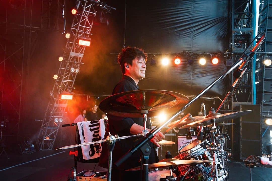 HIROSHIのインスタグラム：「舞洲スポーツアイランド特設会場 "OSAKA GIGANTIC MUSIC FESTIVAL 2023" 熱かった！ 朝から遊んでくれたみんなありがとう♪  photo @ninjajon」