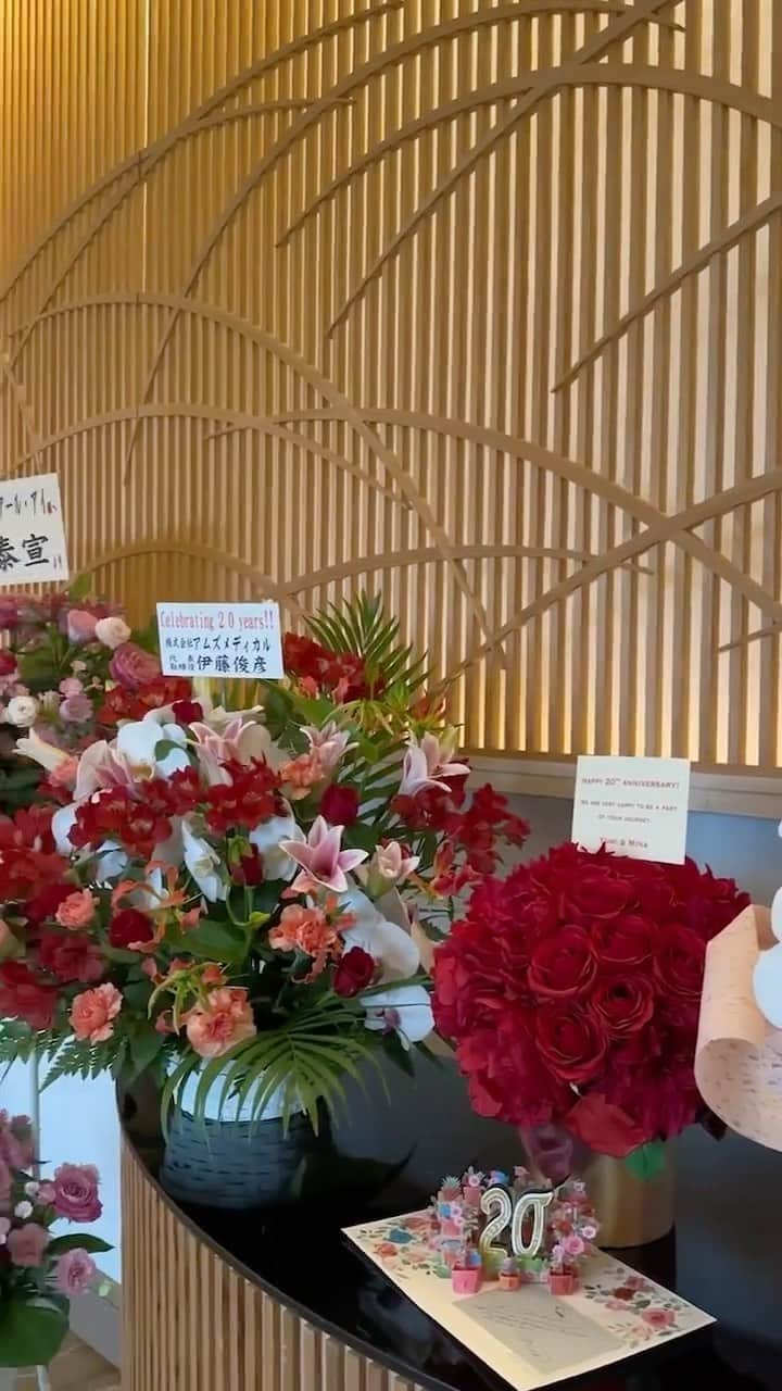 ジェーン・アイルデールのインスタグラム：「@janeiredale_japan  20TH ANNIVERSARY🍾✨ ジェーン・アイルデール日本発売20周年💄👏🏻👏🏻  ジェーンアイルデールのメイクアップとスキンケア製品は、アメリカ製でパラベン、タルク、フタル酸エステル、合成香料、遺伝子組み換え原料を使用していません。  ▼詳細はプロフィール欄のURLから @janeiredale_japan   ＊＊＊＊＊＊＊＊＊＊＊＊＊＊＊＊＊  #janeiredale  #ジェーンアイルデール #クリーンビューティ #スキンケアメイクアップ #ミネラルコスメ #オーガニックコスメ #ナチュラルコスメ #メイクアップアーティスト #デパコス #ナチュラルメイク #メイクアップ #ミネラルメイク #限定キット #日焼け止め#MRiBeauty #紫外線防止 #夏新作 #コスメ紹介 #メイク #makeup #ZOZOCOSME #ゾゾコスメ #コスメ #COSME #コスメ好きさんと繋がりたい #メイクアップ #ZOZOTOWN #ゾゾタウン #美肌成分 #crueltyfree #beauty」