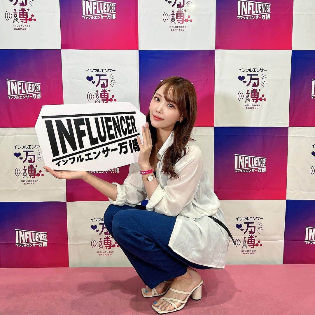 伊藤弥鈴さんのインスタグラム写真 - (伊藤弥鈴Instagram)「@influencer.banpaku   ご招待いただき、インフルエンサー万博に参加してきました♡  今回は一般入場あり&会場が東京ビックサイトということでかなり大規模😳  会場にはたくさんの人が集まっていてお祭りみたいに賑わってました☺️  1番魅力的だったブースは、 「TERASUI」ブース🪷  高濃度酸素、ナノバブル水素、次世代テラヘルツ波のTERAQOLを使った体アップデートリキッド✨  ⭐️二日酔いがしんどい人 ⭐️仕事や勉強の集中力が途切れがちな人 ⭐️スポーツや運動疲労が気になる人 ⭐️体のだるさが気になる人  へ新世代の健康ケアとしてとってもおすすめ😆  お酒や飲み物に混ぜて飲んだり、 直接飲んだりするといいみたい🙆‍♀️  最近ジムで体を鍛えているので、 トレーニング中にちょこちょこ飲むようにしようと思います☺️  どんな変化が起こるか楽しみ☻♡  https://llotus.group/i-banpaku/  #インフルエンサー万博#TERASUI」7月23日 16時34分 - itomisuzu_