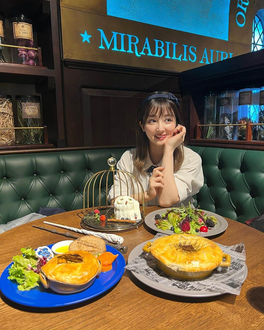 新希咲乃さんのインスタグラム写真 - (新希咲乃Instagram)「ハリーポッターのスタジオツアーへ💙 大好きなレイブンクロー生になりました！！ カラコンは  #miium  #ペルシアングラス  レイブンクローにぴったりなレンズ🩶  ローブは13000円で購入して名入れは無料でやって貰えるから、入園より早めに行ってやってもらうのがおすすめだよ♥  スタジオツアーが始まってからすぐ行ったのに投稿してなかったの✍🏻 また今月も行くんだ〜🫶🏻わくわく   #ハリーポッター  #スタジオツアー東京  #harrypotter  #Studiotour  #Ravenclaw  #レイブンクロー  #スタジオツアー  #ハリーポッタースタジオツアー  #ハリーポッターコーデ」7月23日 16時44分 - niki_sakino