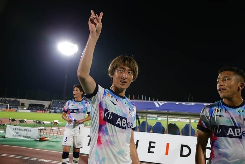 川井歩のインスタグラム：「長崎戦勝利！ 個人的にも山形に来てやっとゴールを決めることが出来ました。 自分のゴールでたくさんの人が喜んでくれたのでまた決めれるように頑張ります！ありがとうございました！  ゴール後チアゴに敬礼ポーズしなかったの怒られたのでまた決めて次こそはできるように頑張ります😂  #ごめんねチアゴ🫡 #長谷くん無視してもっとごめんね」