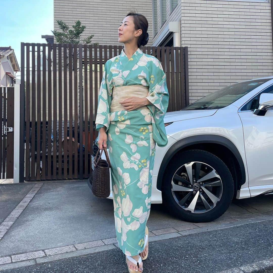 榊ゆりこさんのインスタグラム写真 - (榊ゆりこInstagram)「お祭りあるし、せっかくなので何年ぶりかの浴衣👘✨ #祭り#浴衣#浴衣ヘア」7月23日 16時46分 - yuricosakaki