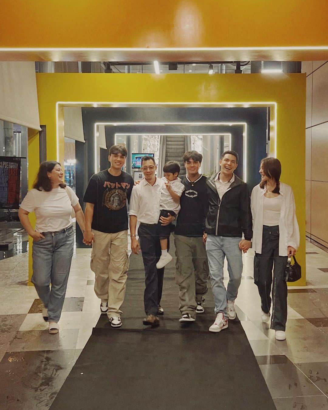 キンバリー・アン・ウォーテマス・ティアムシリのインスタグラム：「And then there were six of us and one copy of the biggest ♥️ Happy birthday Papa and my two brothers🎂 22,23.07.2023 Thank you Papa for this greatest gift of life, we miss you dearly with every heartbeat ♥️」