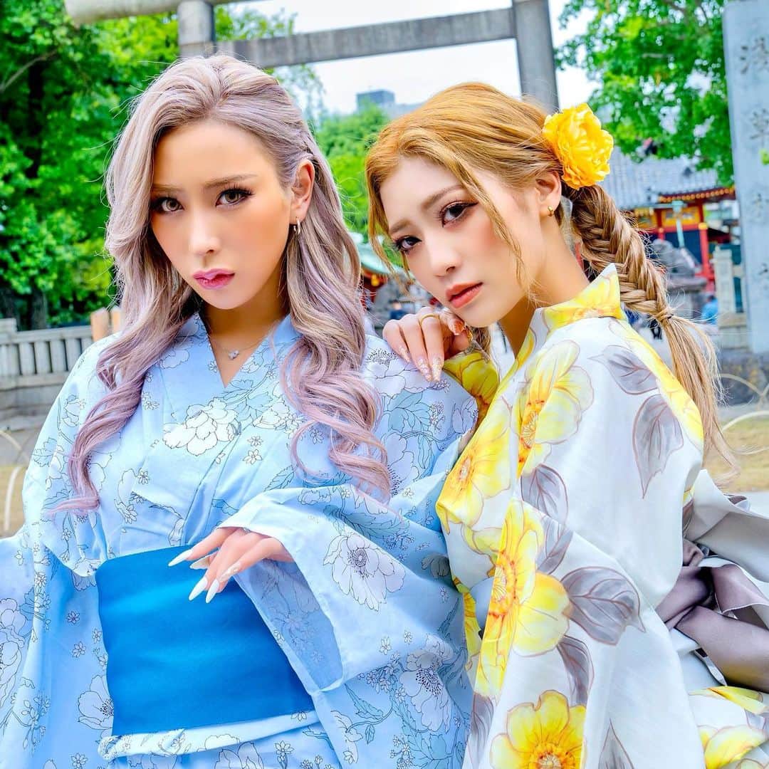 nutsのインスタグラム：「today's nuts shot🥜 @cjd_harachan  @iyo.cocosunflower   浴衣企画のアザーカット💞 nuts夏号大好評発売中✨  #gal #姉ギャル #nuts #ギャル」