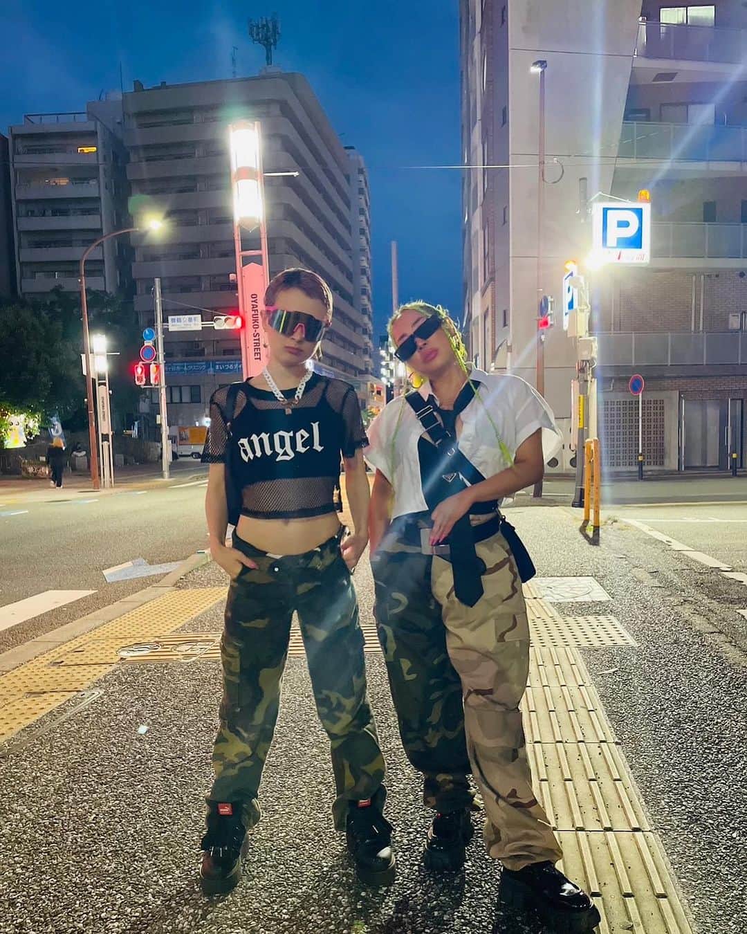 ルナのインスタグラム：「Thank u 福岡& @nobose_official  迷彩スタイルが被ったなw 今夜は名古屋でAshleyが豪華メンツと共に名古屋初LIVE🎤 もしかしたら、あの曲を生で？ クセニナル？ See ya soon @utage_nagoya 🎤」
