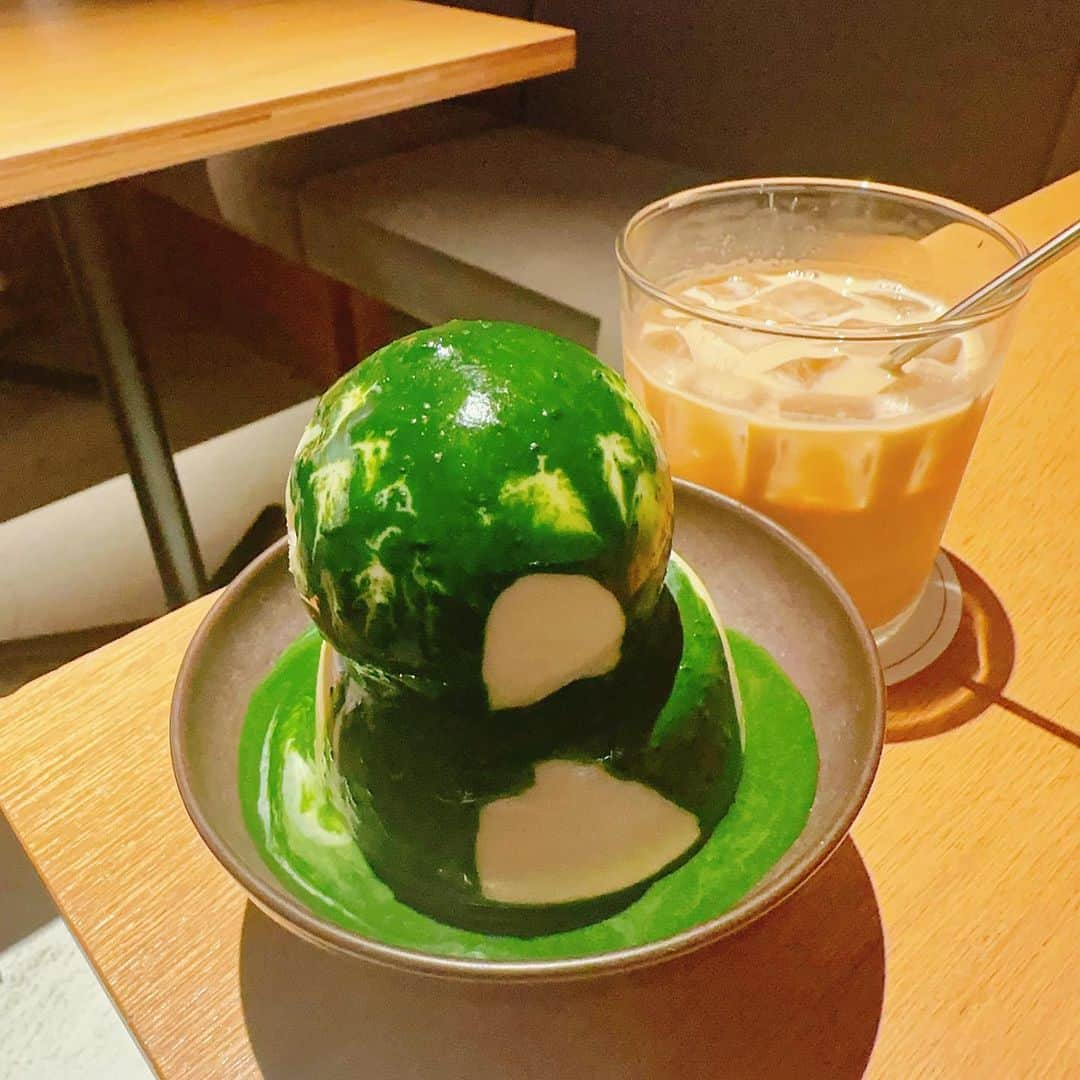 望月京奈のインスタグラム：「safn°☕️🌿 ⁡ ⁡ 抹茶のプリンアフォガード🍵 ⁡ 美術倉庫の中にあるカフェで アートギャラリーと一体になってて良かった🤍 ⁡ ⁡ #浅草カフェ #本所吾妻橋カフェ #サフン」