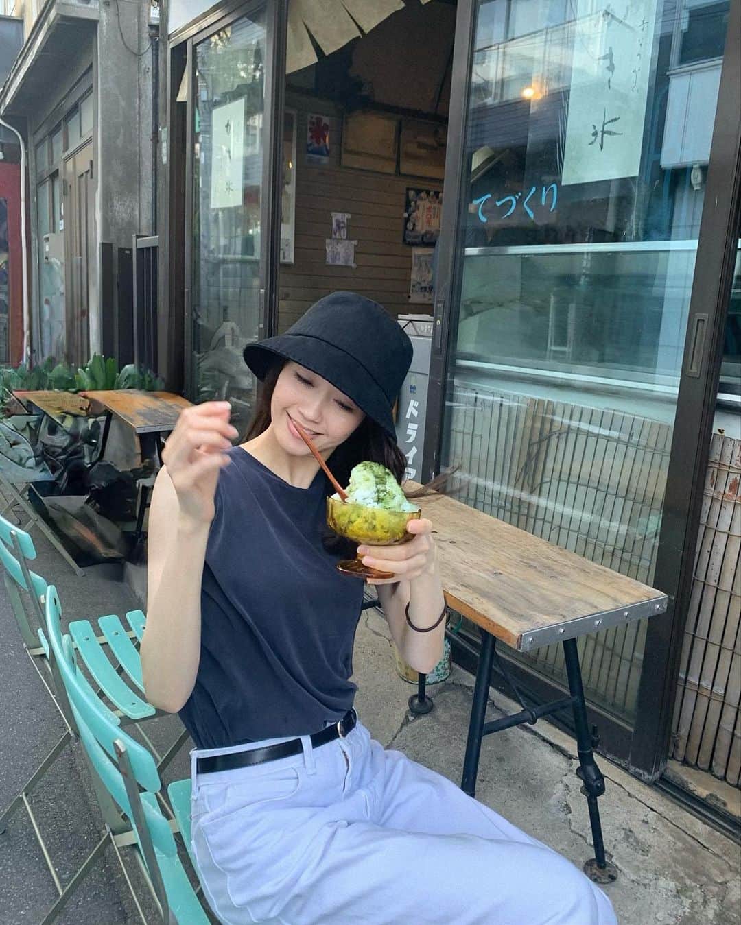 柿崎裕美のインスタグラム：「🫠🍧🧊 #かき氷屋さん  腕にヘアゴムする癖やめなくちゃ笑」