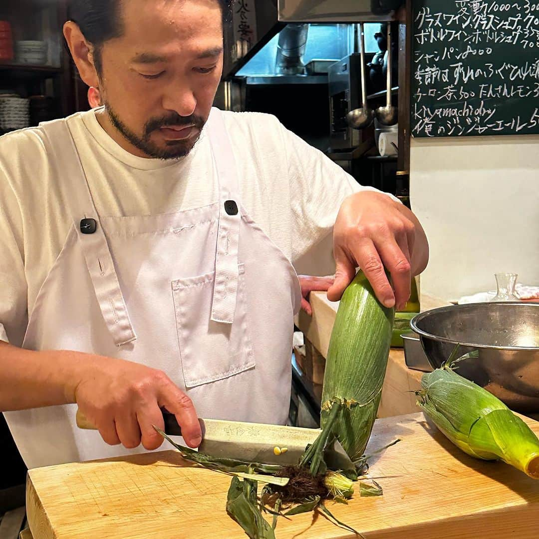 山岸久朗さんのインスタグラム写真 - (山岸久朗Instagram)「👩 母を、大好きな食堂おがわさんに 「ご招待」しました😊 楽しいひとときでした…♡  #自己満足親孝行 #食堂おがわ #季節外れのひれ酒 #孝顺 #孝顺父母  #filialpiety  #thankyoumom」7月23日 17時40分 - yamaben