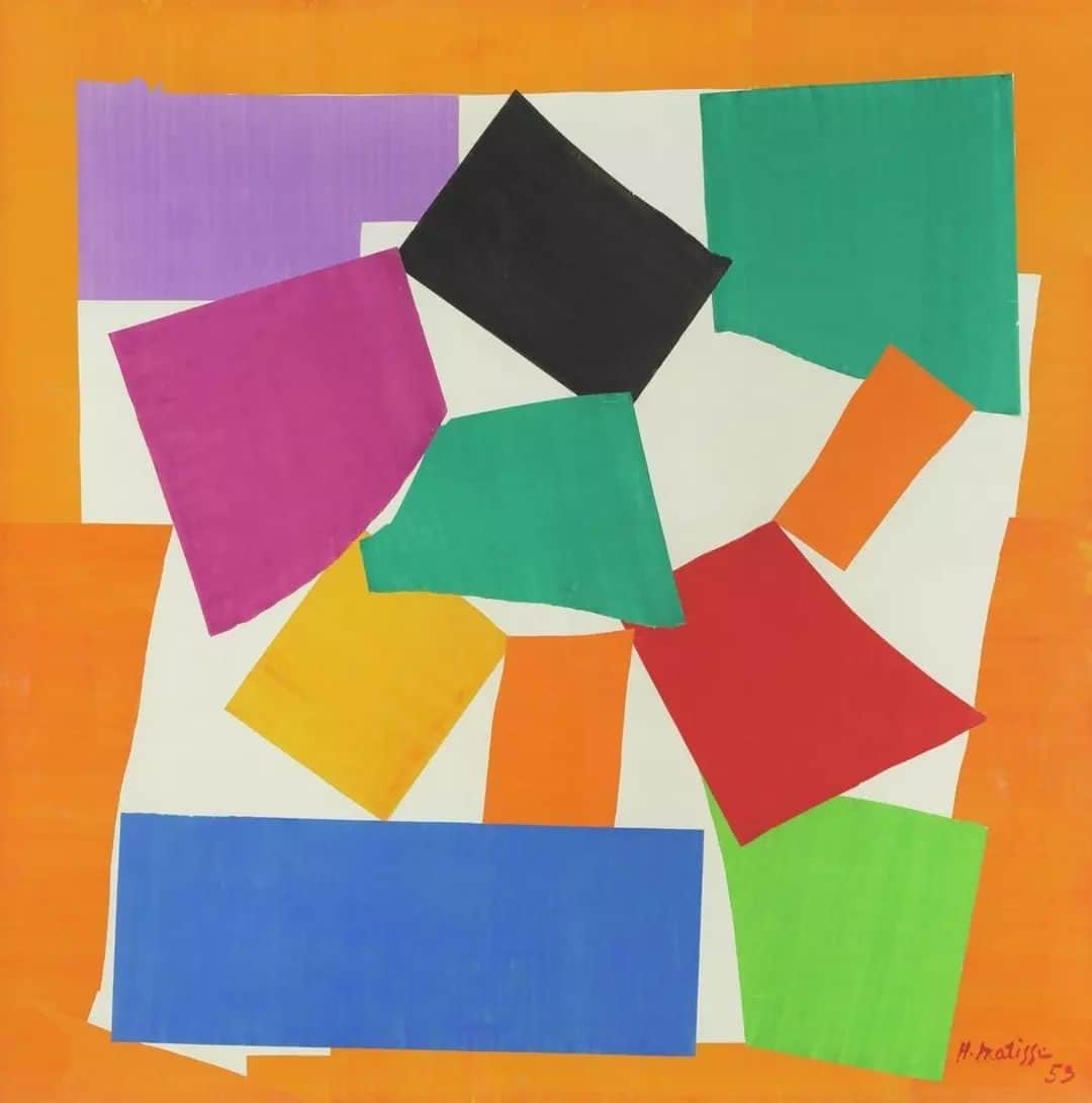 テート・ギャラリーさんのインスタグラム写真 - (テート・ギャラリーInstagram)「The summer holidays are here - time to see some ART! 💛  Henri Matisse's Snail is one of the first artworks in our Start Display at Tate Modern. 🐌 Matisse loved making art, but when he was in his 60s his health made it difficult for him to continue painting. Instead he started to create colourful collage works known as 'gouaches découpées' made by cutting or tearing paper, painted first with gouache, into different shapes. The technique opened up new and exciting possibilities, allowing Matisse, as he described, to 'paint with scissors' and 'draw straight into colour'. ✂️ If you look closely at this work you'll see small pin holes where coloured pieces of paper were moved around to create the spiral shape of a snail's shell. 🐚 ‘It is not enough to place colours, however beautiful, one beside the other; colours must also react on one another,' he said.   The most exciting detail in Matisse's collage (if you look very closely) is a tiny purple snail, carved into the top left corner of the composition. 💜🐌 See if you can spot it on your next visit!  Henri Matisse, The Snail 1953 © Succession Henri Matisse/DACS 2023.」7月23日 17時43分 - tate