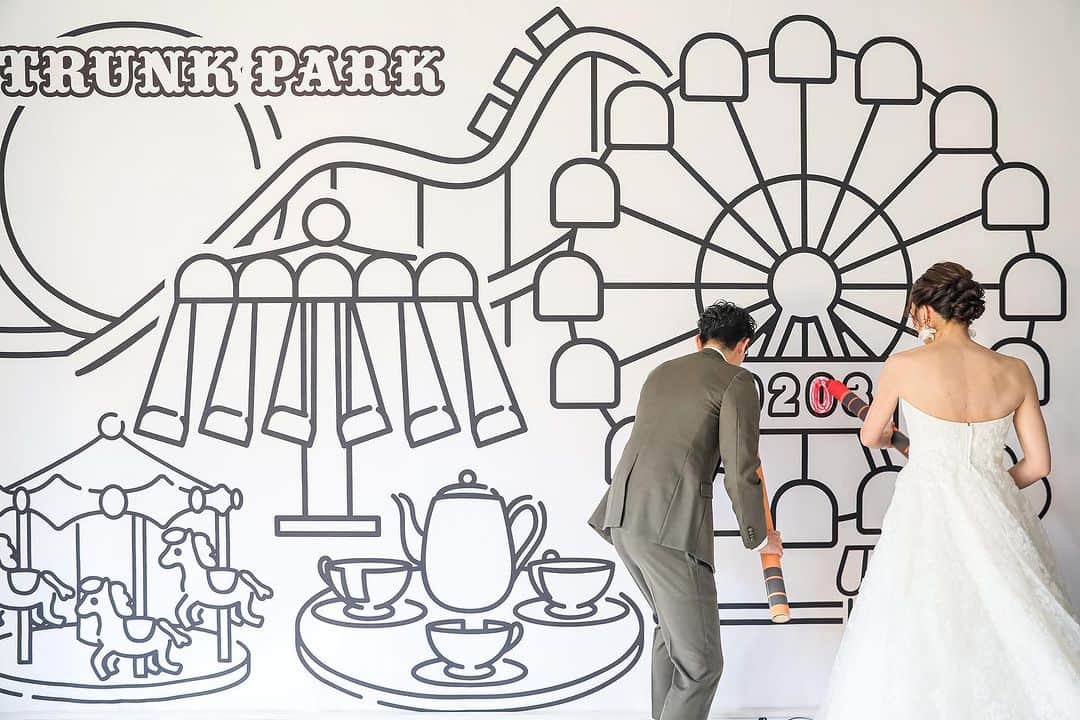 TRUNK BY SHOTO GALLERYさんのインスタグラム写真 - (TRUNK BY SHOTO GALLERYInstagram)「巨大な塗り絵  1日限定のTRUNK PARK🎪 3階ラウンジが遊ぼうエリアに！  @shinotsuka.tsg 制作の巨大な塗り絵はゲストのみんなで完成させるフォトブース  #trunkbyshotogallery  #trunkwedding  #trunk花嫁  #フォトブース #渋谷 #結婚式場  #ウェディングフォト  #結婚式演出アイデア  #ウェディングドレス」7月23日 17時47分 - trunkbyshotogallery