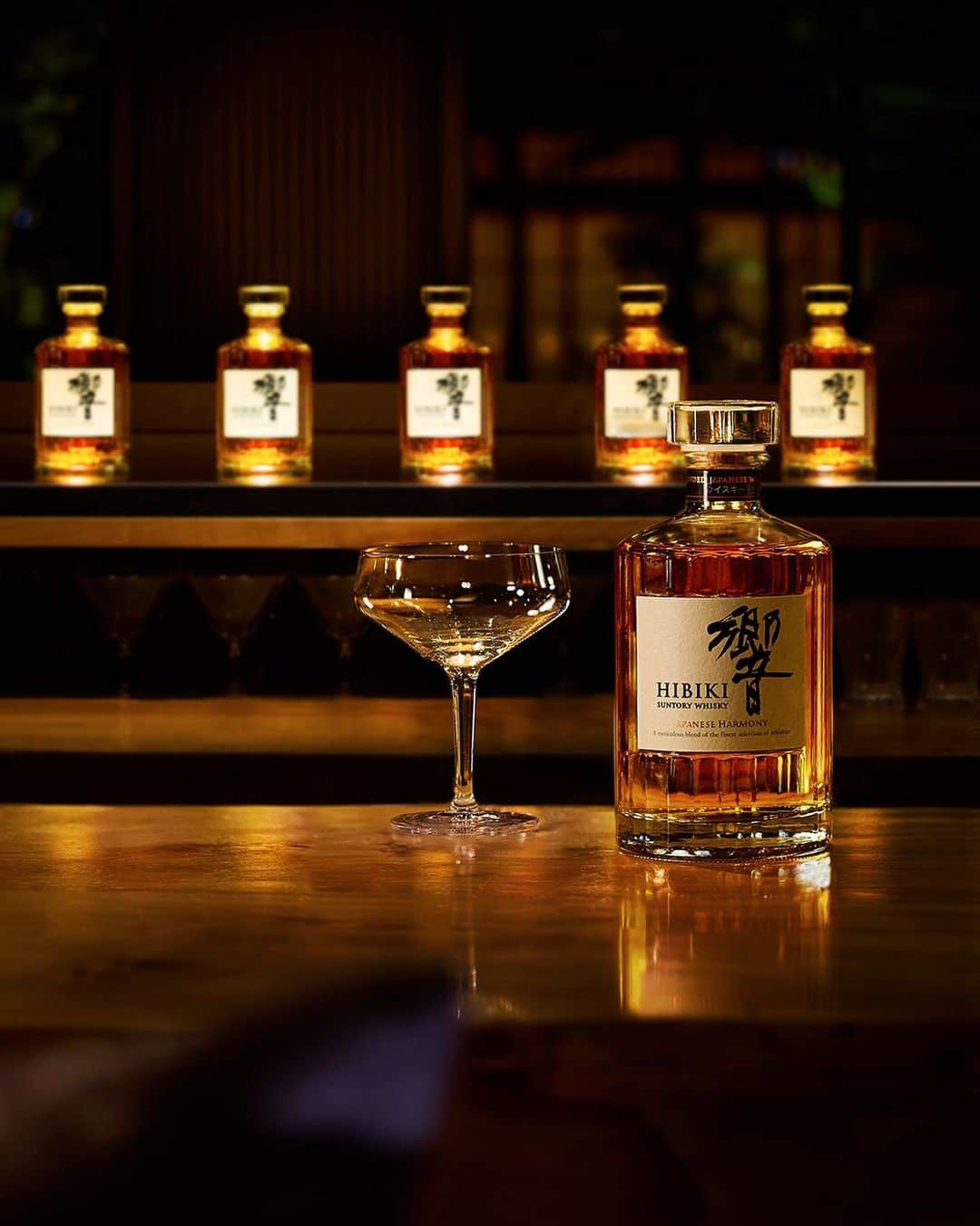 響 | SUNTORY WHISKY HIBIKIのインスタグラム：「. HIBIKI TIME ～二十四節気・大暑～  艶やかな色を深める夜半の夏。 Admire the glamorous color that deepens as the summer night grows late.  #hibiki #響 #hibiki_time #二十四節気 #24seasons #大暑 #taisyo #bar #counter #midnight」