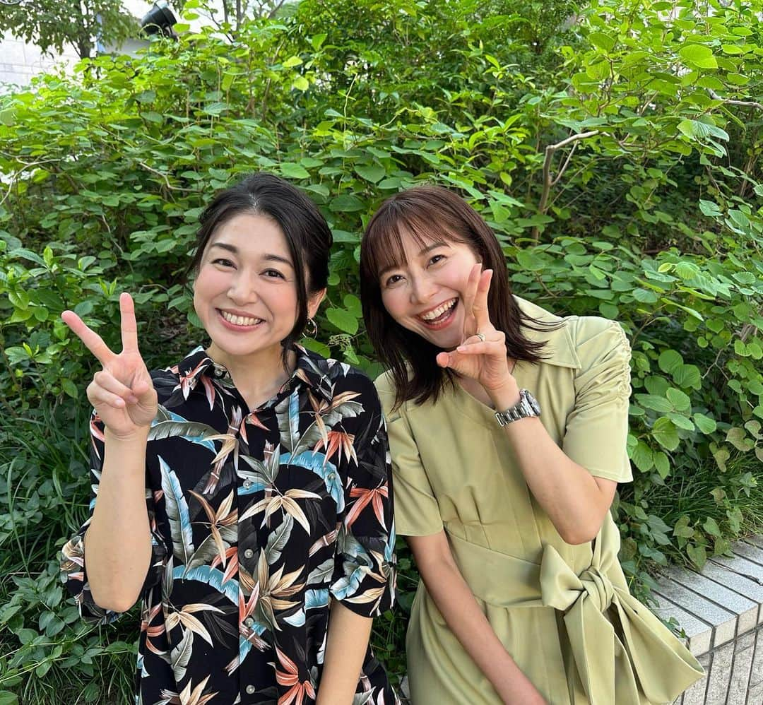 久冨慶子さんのインスタグラム写真 - (久冨慶子Instagram)「・ 先日かとまきさんとカレンダー撮影しました💛 @hiroyuki.fuse_ex  布施くんが撮ってくれましたよ✨ かとまきさんと仕事と育児の話をすることができて撮影だけどリフレッシュできる時間でした🍀 かとまきさんと布施くんはある話題で盛り上がっていたのですが、テレ朝アナウンサーのSNS企画になるかもしれないのでここでは内緒にしておきます🤫 ＊ ＊ #加藤真輝子 アナ #布施宏倖  アナ #久冨慶子 #テレビ朝日 #六本木ヒルズ  #カレンダー2024」7月23日 17時49分 - keiko0hisatomi