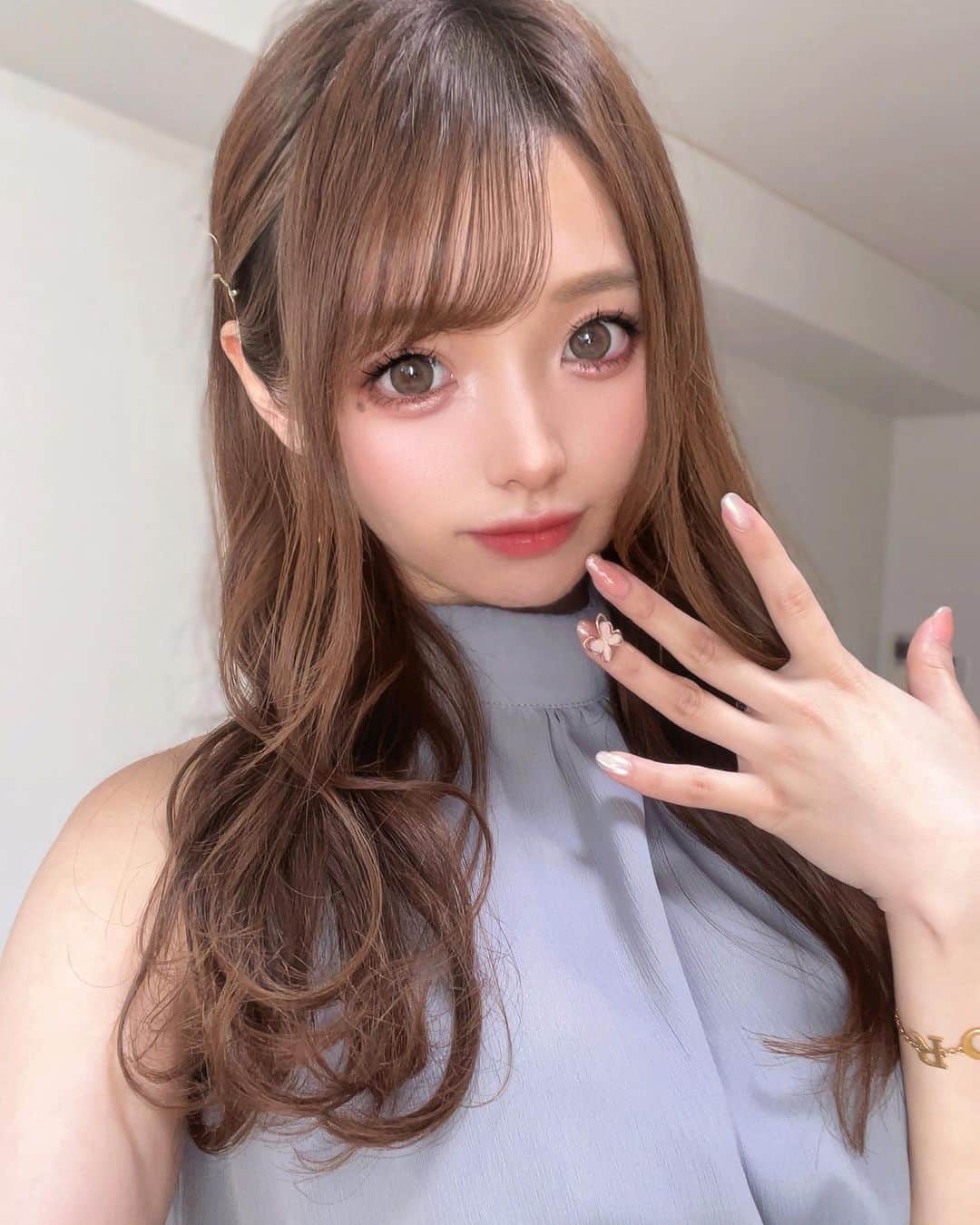 かなてゃんのインスタグラム：「可愛くなりたいので美容がんばります〜！  ネイルお気に入り🐶(@nail.wonder.land ) . . . 新宿コンカフェ 会える日⏩(@pripala_concafe )  7月 27日(木)20〜 29日(土)19〜25時 (平日23:30or25時last)  1セット(40分2000円/飲み放#でも気軽に会いに来てね♡ かなてゃんの目的の来店の場合は、絶対に私から話しかけに行くから安心してね❤︎ . . . #ネイルデザイン #韓国ネイル #チークネイル #サロンモデル #フリーモデル #撮影会モデル #コンカフェ嬢 #歌舞伎町 #新宿」