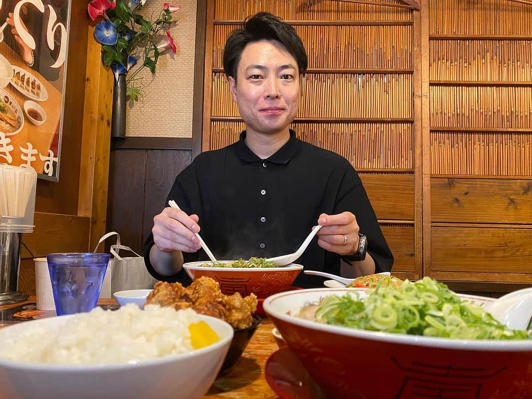 カバさんのインスタグラム写真 - (カバInstagram)「【本日のでぶ活】  本日も祇園花月でアキ座長新喜劇に出演させていただきました。  沢山のお客さまでありがとうございました！  収録もあり、汗ダラダラでしたが楽しくやらせていただきました！  めちゃめちゃ面白い作品ですので、O.Aまた観て下さいね😊  そして、お昼は信濃の兄貴にお世話になりました！  なんと3日連続の天一！  信濃さん→大島さん→信濃さん  です！笑  いやぁ〜昨日までは豚キムチセットやったんですが、今日は唐揚げにしました！  ここ天下一品知恩院前店さんの唐揚げ、レベル高すぎる！！まじで美味い！！  ほんま カバッチグー！👍 でした！  祇園に来られた際は是非寄ってみて下さい！🙏️✨  あぁ、痩せたい！  #吉本新喜劇　#新喜劇 #祇園花月　#アキ　#カバ #本日のでぶ活　#でぶ活 #関西グルメ  #大阪グルメ　#京都グルメ #祇園　#知恩院 #グルメ　#ランチ  #ディナー #天下一品　#知恩院前店 #ラーメン　#唐揚げセット #腹パン　#カバッチグー #パン屋の旦那 #あぁ、痩せたい」7月23日 17時51分 - kabaking0129