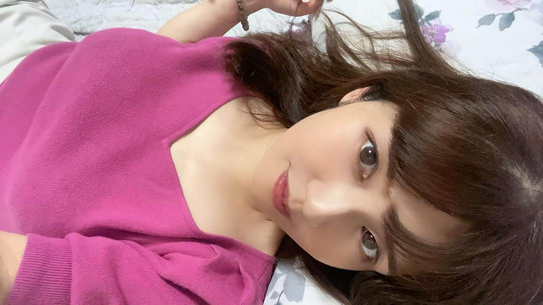 茜結のインスタグラム：「今日お休みの人は一緒にゴロゴロしよ❤️ 今日お休みじゃない人は帰ってから一緒にゴロゴロしよ❤️  #とか言ってみた#可愛い女の子と繋がりたい #茜結  #子猫のように甘えん坊#シングルマザーと繋がりたい」