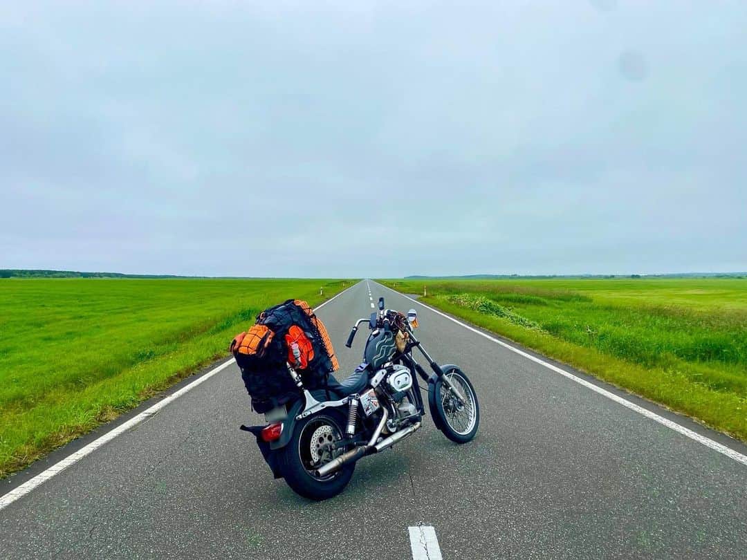 淳士のインスタグラム：「⁡ 北海道ツー2023✨ ⁡ エサヌカ🤳 ⁡ ⁡ #HarleyDavidson #Shovelhead #hokkaido ⁡」