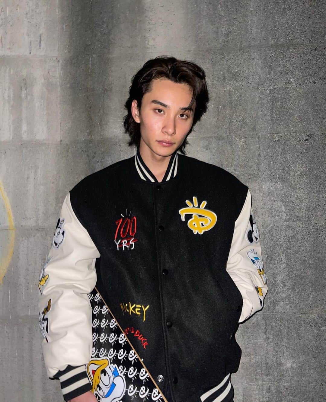 山下諒真のインスタグラム：「「Disney 100 × H&M」 ディズニー100周年を記念してのコラボ！限定スケートボードも素敵です🐭 #pr #disney100 #エイチアンドエム」