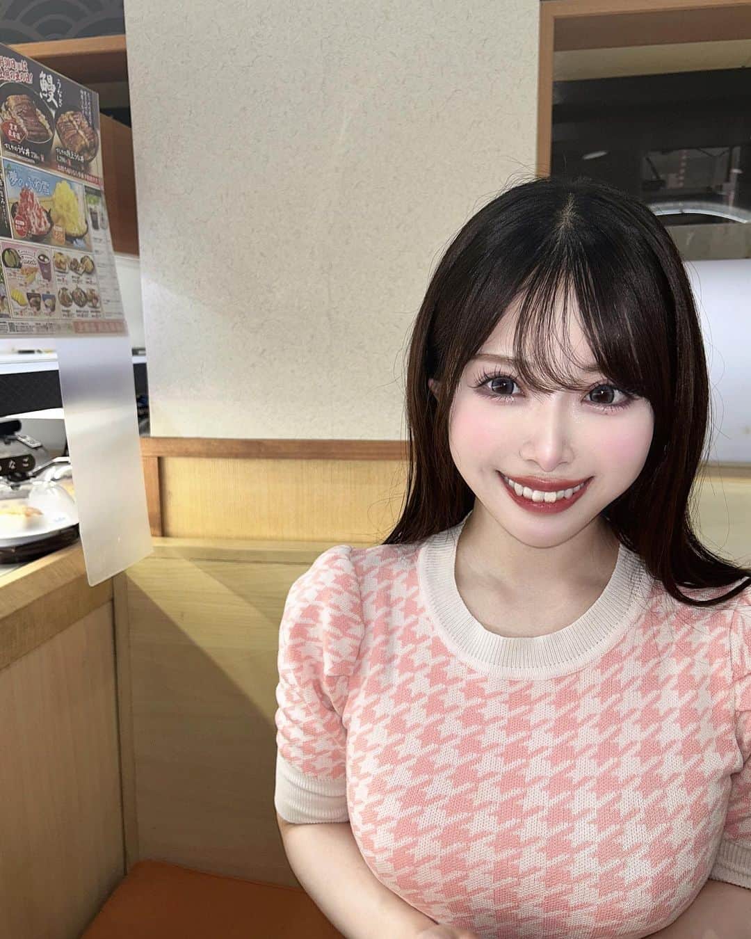 のインスタグラム：「🍣  この前のお寿司🍣 くら寿司のホタテとはまちがすき みんなは何好きで何皿まで食べますかー？ , , リップ大変なことなってた🫠笑 , , #夏休み #大食い女子 #可愛い #かわいくなりたい #可愛い子と繋がりたい #セルカ #自撮り #오운완 #自撮り女子 #アイドル前髪 #量産型 #地雷 #地雷メイク #地雷系女子 #アイドル #地下アイドル #隠しきれないヲタク #セルフジェルネイル  #ヘアメ  #巻き髪 #instagood #likesforlike #ふぉろーみー #followme #フォロー大歓迎 #idol #cosplay #ジャニオタさんと繋がりたい #韓国好きな人と繋がりたい」