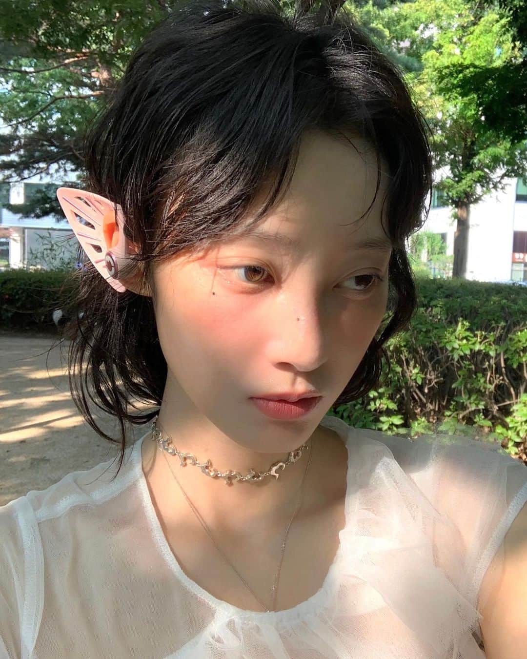Soyu（Marie）のインスタグラム：「🧝‍♀️!새로운 귀를 얻었다!🧝‍♀️」
