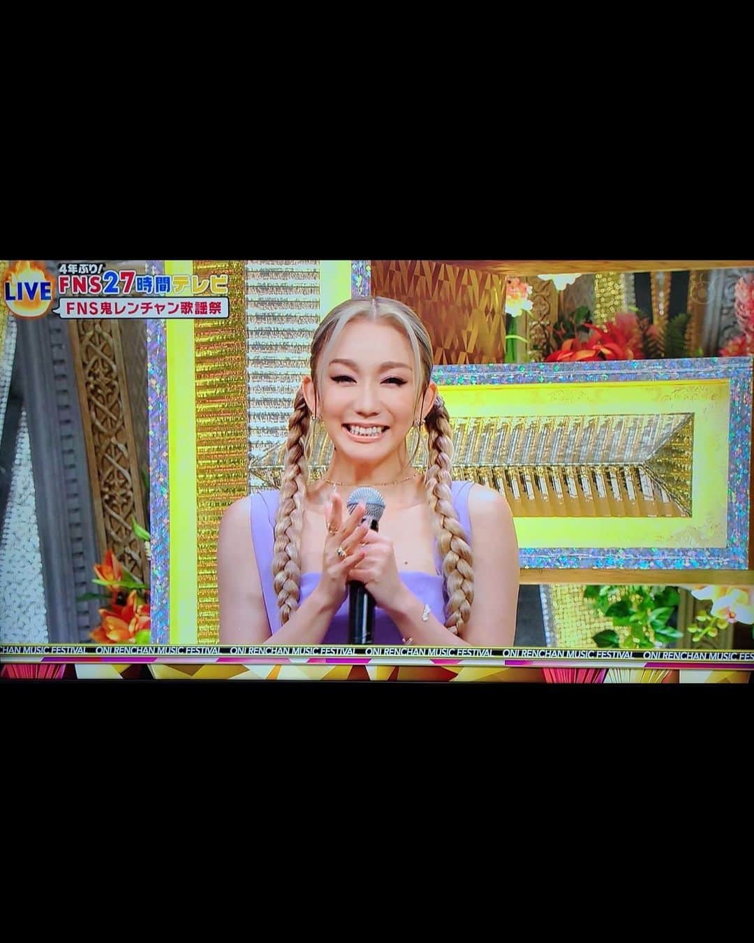 倖田來未さんのインスタグラム写真 - (倖田來未Instagram)「. ⁡㊗️初🎊27時間テレビの番組企画「FNS鬼レンチャン歌謡祭」に出演させてもらいました！！ ⁡ 本日は、WINDも歌わせていただきました！！ 最高に楽しかったですー！！！ お笑いと音楽ってほんまに素敵やね。 現場のスタッフのみなさんの気合にアーティストも気合が入ります！！！というのと本当に皆さんには元気をもらうという！！ ⁡ ほんと大好きなスタッフのみなさま！ ありがとうございました！！！ ⁡ そして、 TRFのKOOちゃん(@dj_koo1019 )から生放送中にメールが届きました！！ んもーーーうれしーーっっっ！！ 勝手にメール内で、FNSコラボやってくれました！笑笑 ⁡ #27時間テレビ #FNS鬼レンチャン歌謡祭 @fns_kayosai #kodakumi #倖田來未」7月23日 18時11分 - kodakumi_official