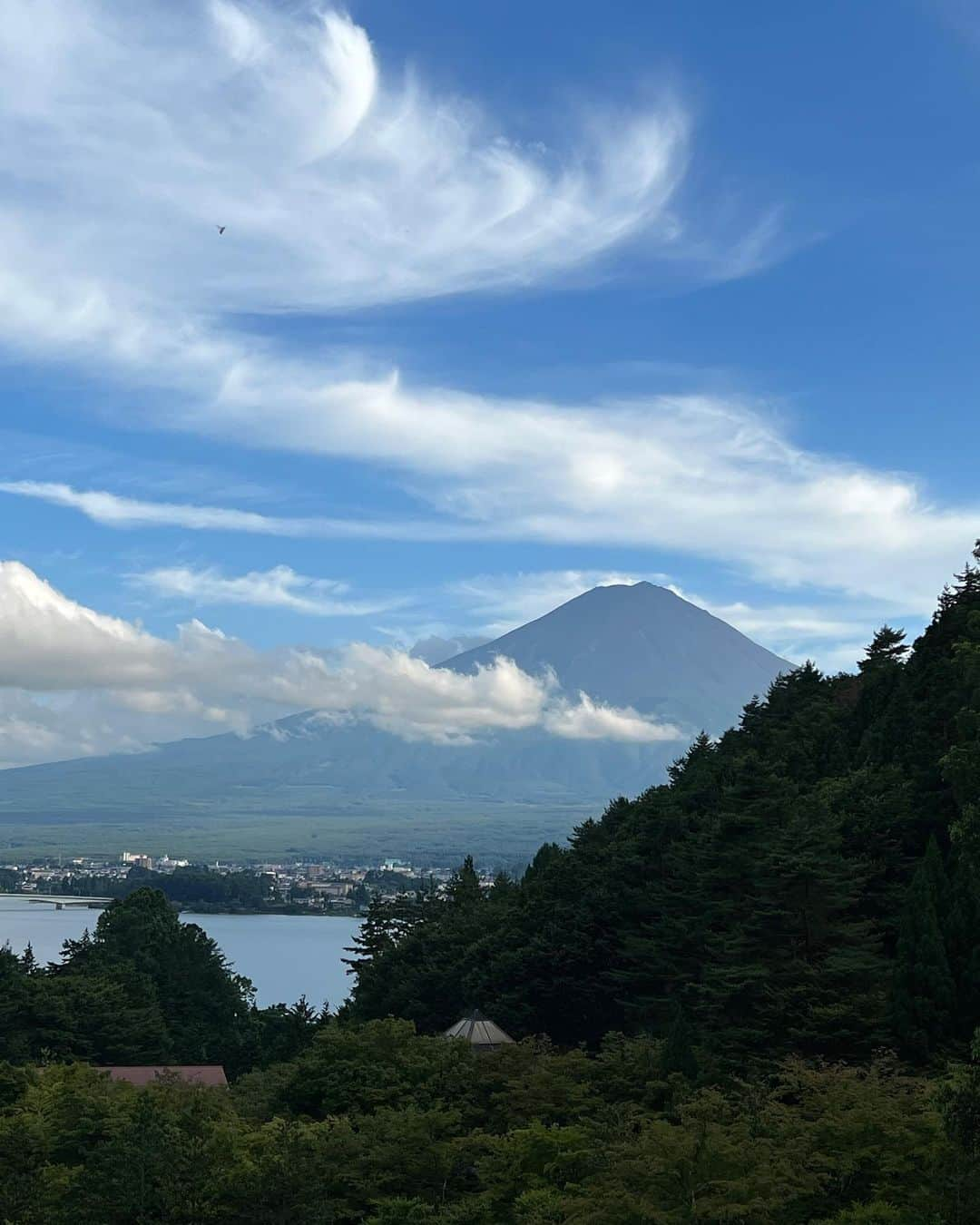 紫吹淳のインスタグラム：「こんばんは 関東も梅雨明けし今日も暑い一日でした！  本日  22:25〜放送　TBSテレビ 「日曜日の初耳学」に出演致します いつもの放送時間と少し違うので 気を付けて下さいね お時間あります方是非見てくださいませ〜  ※写真の詳細は後日　改めてUPしますね〜」