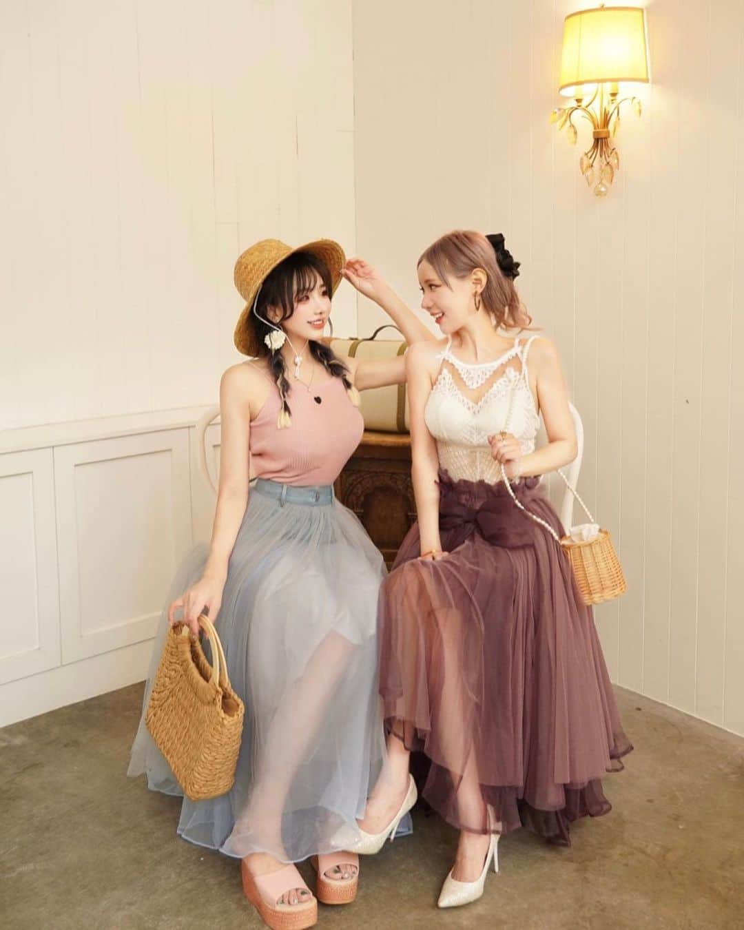 くまくまくまのインスタグラム：「・ 暑すぎてバテやすいけど、旅したい♡☀️  みんな最近どこか気になる観光地ある？👀✈️♩  #今日のコーデ #スカート @kissilly_official   🦋🎀👩‍❤️‍👩  #纱裙控 #larmeディレクターズブランド #larmemagazine #larmeディレクターズブランド #kissilly #ファッション #フェミニンコーデ #larme #kissilly #kissilly_official #larmemagazine #fashionmagazine #fashionstyle #girl #girls #ファッションコーデ #summertime#fashionmodel#女子旅#女子会#女子会コーデ#スカートコーデ#ガーリーコーデ」