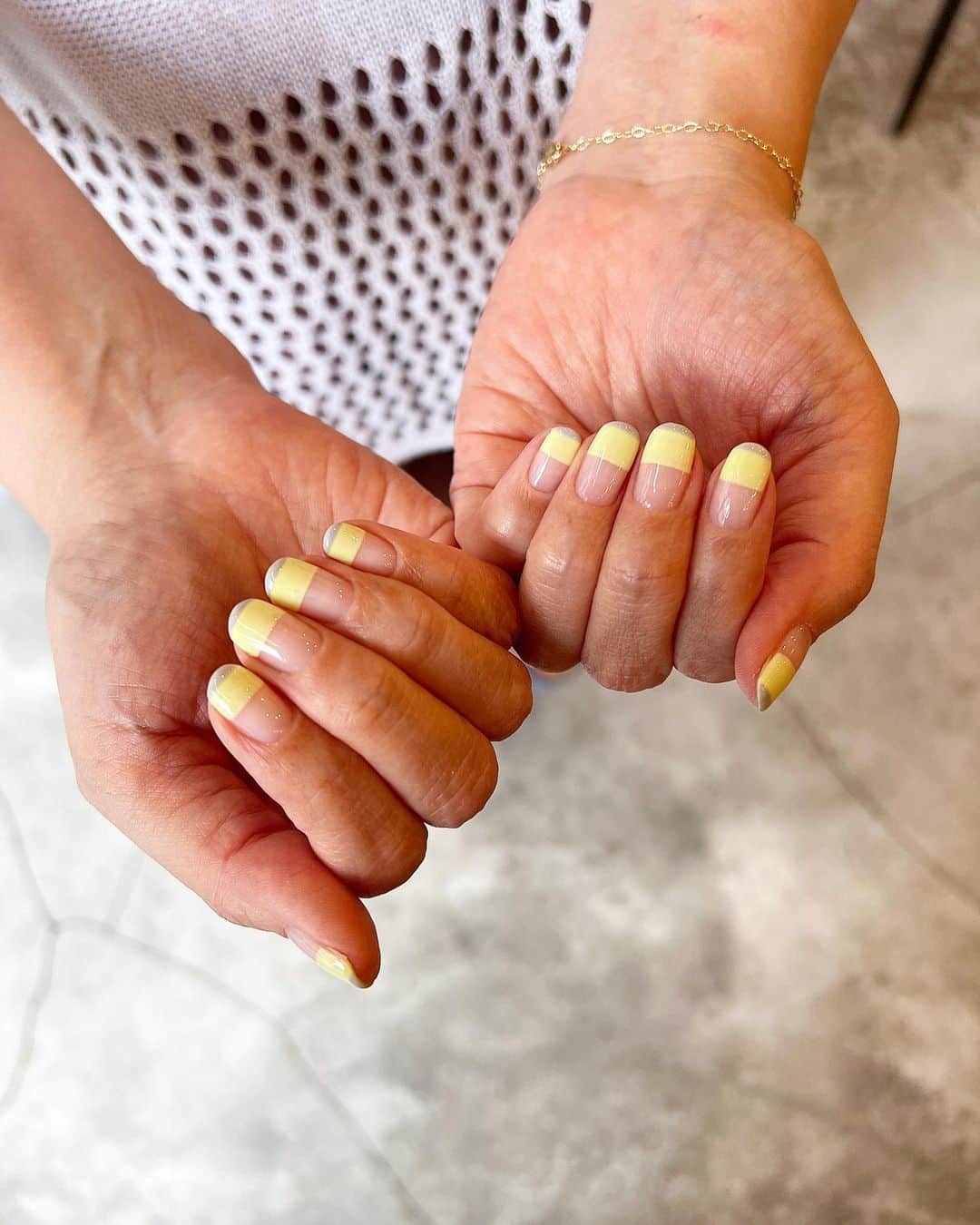 Kana Kobayashiさんのインスタグラム写真 - (Kana KobayashiInstagram)「#nails #summer #border #フレンチネイル #ボーダーフレンチ #夏ネイル #ネイルデザイン #ネイルアート #シンプルネイル」7月23日 18時37分 - anela_kana