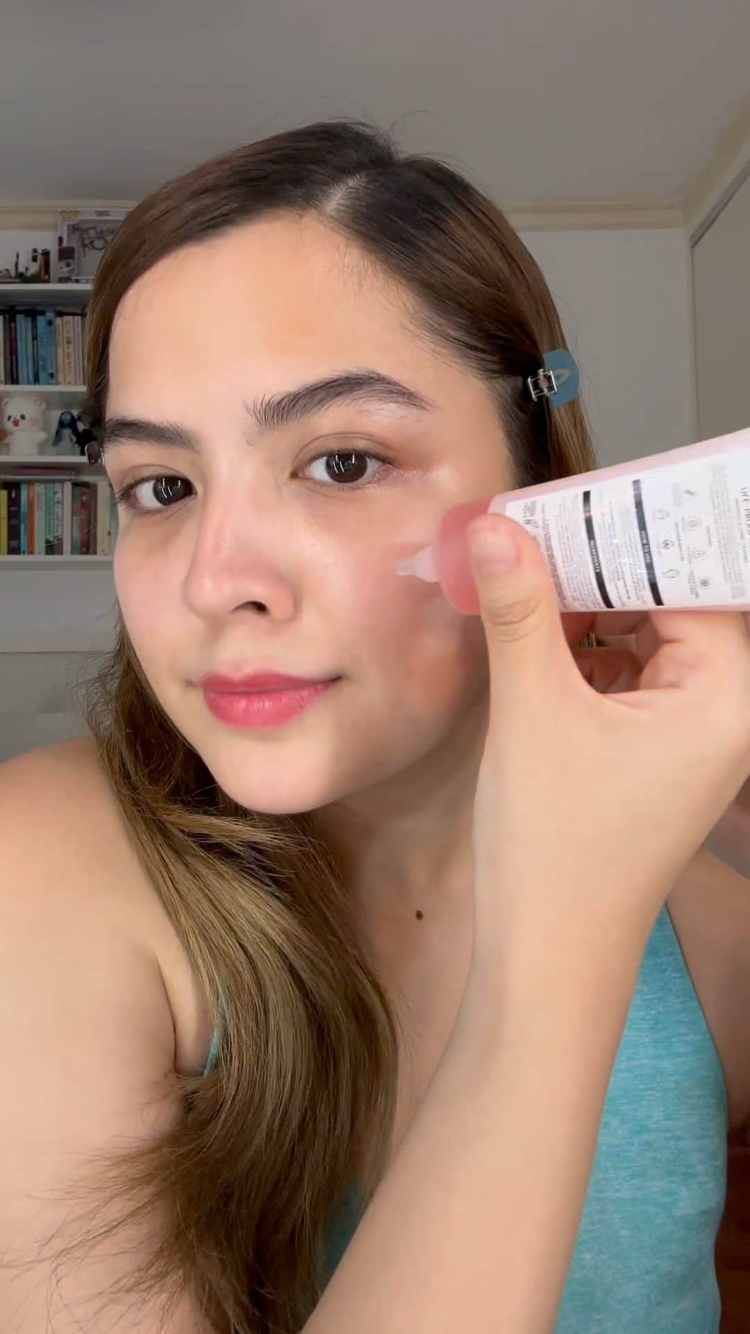 Alexa Ilacadのインスタグラム：「#GRWM for a mallshow using everything @grwmcosmetics! 💘💄  Tried out their newest 126 piece collection and I’m really loving everything. They’ve truly changed the local beauty game and I’m here for it! 😍   Primer: Life-proof primer Skin illuminator: On the glow skin booster Brows: Brow lift Foundation: Radiant skin luminous foundation in birch  Under-eye corrector: Radiance tint in cool peach Liquid Contour: Radiance tint in cashmere Under-eye powder: Loose baking setting powder Eyeshadow, Blush, highlighter & Bronzer: Quad goals Concealer: Radiance tint in bisque Lips : lip booze in pink moscatto」
