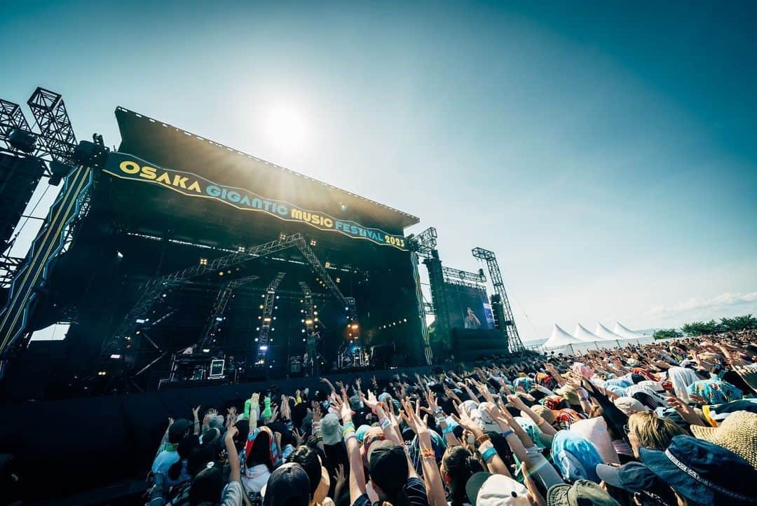 橘柊生さんのインスタグラム写真 - (橘柊生Instagram)「OSAKA GIGANTIC MUSIC FESTIVAL2023 ありがとうございましーたぁ！ 鬼のような天気の良さ。 後ろまで見に来てくれた人達。 最高のFESだったなぁ！！！！ ジャイガ好きだ！最高だ！！ 忘れられない夏の思い出。 また会う日まで！！！！！！！ #gigantic #ジャイガ」7月23日 18時31分 - to_i1015