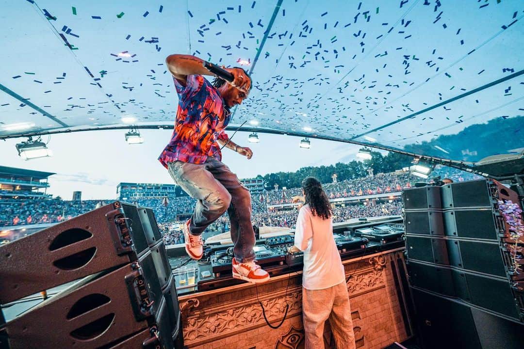 サネリー・ジェームズのインスタグラム：「Thank you beautiful people of @tomorrowland. Words can’t describe the atmosphere. Wow! ♥️🔥  📸: @shotbymarijn」