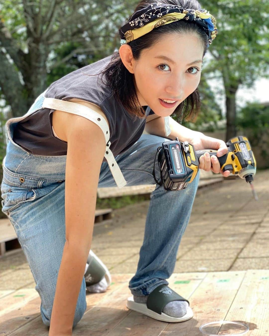 加藤理恵さんのインスタグラム写真 - (加藤理恵Instagram)「先月のDIYで ウッドデッキ改修して、 いよいよサウナがいい感じに✨✨  サウナ→水風呂→水上外気浴の動線がスムーズになったよ😆 . . .  #サウナ #廃校サウナ #千葉サウナ #アウトドアサウナ #サウナ好きな人と繋がりたい #サウナキャンプ #campiece横芝光 #キャンプ場 #千葉キャンプ #千葉キャンプ場 #水上外気浴 #外気浴スペース」7月23日 18時47分 - vivi_729