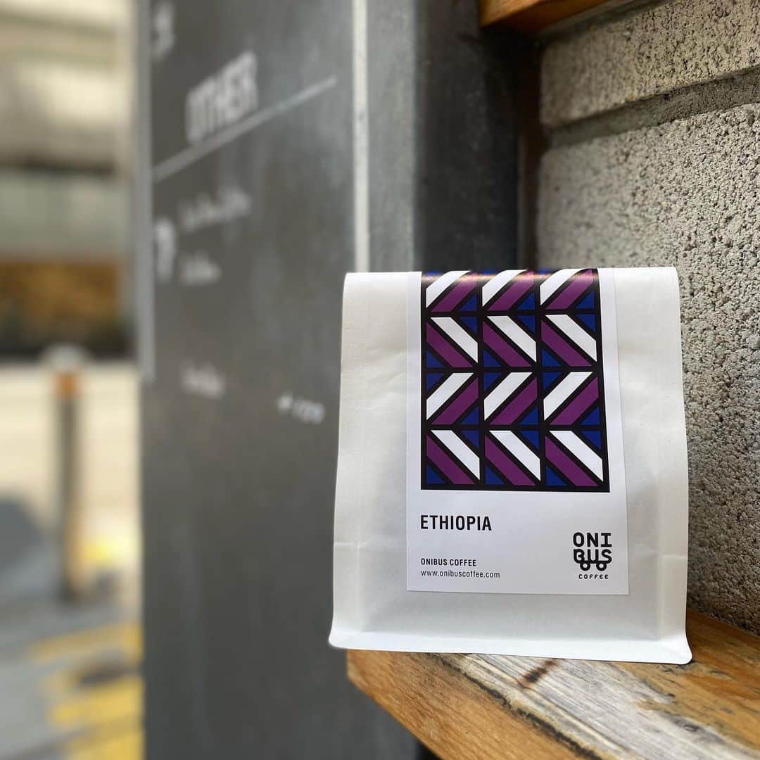 ABOUT LIFE COFFEE BREWERSさんのインスタグラム写真 - (ABOUT LIFE COFFEE BREWERSInstagram)「【ABOUT LIFE COFEE BREWERS 道玄坂】  Have you try ETHIOPIA worka sakaro roasted by @onibuscoffee ??  It is the perfect coffee to drink hot or even iced coffee in the hot summer months! this beans will be soon sold out!😭  Don't miss it👀  夏におすすめ、ピーチのような甘みや華やかさが特徴的なエチオピア ウォルカサカロが間も無く終売になります！  この機会をお見逃しなく！👀  🚴dogenzaka shop 9:00-18:00(weekday) 11:00-18:00(weekend and Holiday) 🌿shibuya 1chome shop 8:00-18:00  #aboutlifecoffeebrewers #aboutlifecoffeerewersshibuya #aboutlifecoffee #onibuscoffee #onibuscoffeenakameguro #onibuscoffeejiyugaoka #onibuscoffeenasu #akitocoffee  #stylecoffee #warmthcoffee #aomacoffee #specialtycoffee #tokyocoffee #tokyocafe #shibuya #tokyo」7月23日 18時40分 - aboutlifecoffeebrewers