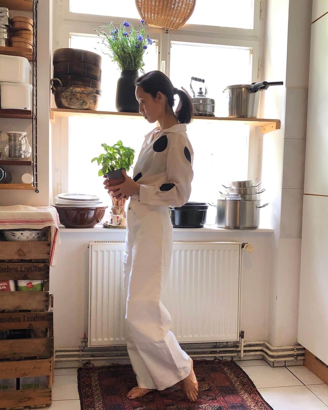 のインスタグラム：「My kitchen in Berlin with @editionofficial  #edition   ベルリンの我が家」