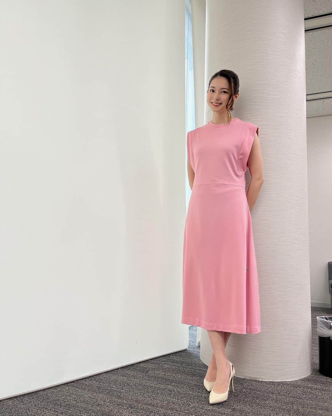 住田紗里のインスタグラム：「先週の水曜日と木曜日のグッド！モーニングの衣装です☀️  ワンピース DiDi Guranjie（@didiguranjie）  トップス DoublefaceTokyo（@doubleface_tokyo_）  パンツ mysty woman（@mystywoman_com）  #グッドモーニング#衣装#didiguranjie#doublefacetokyo#mystywoman#ワンピース#パンツ#テレビ朝日#テレ朝#テレビ朝日アナウンサー#アナウンサー#住田紗里」