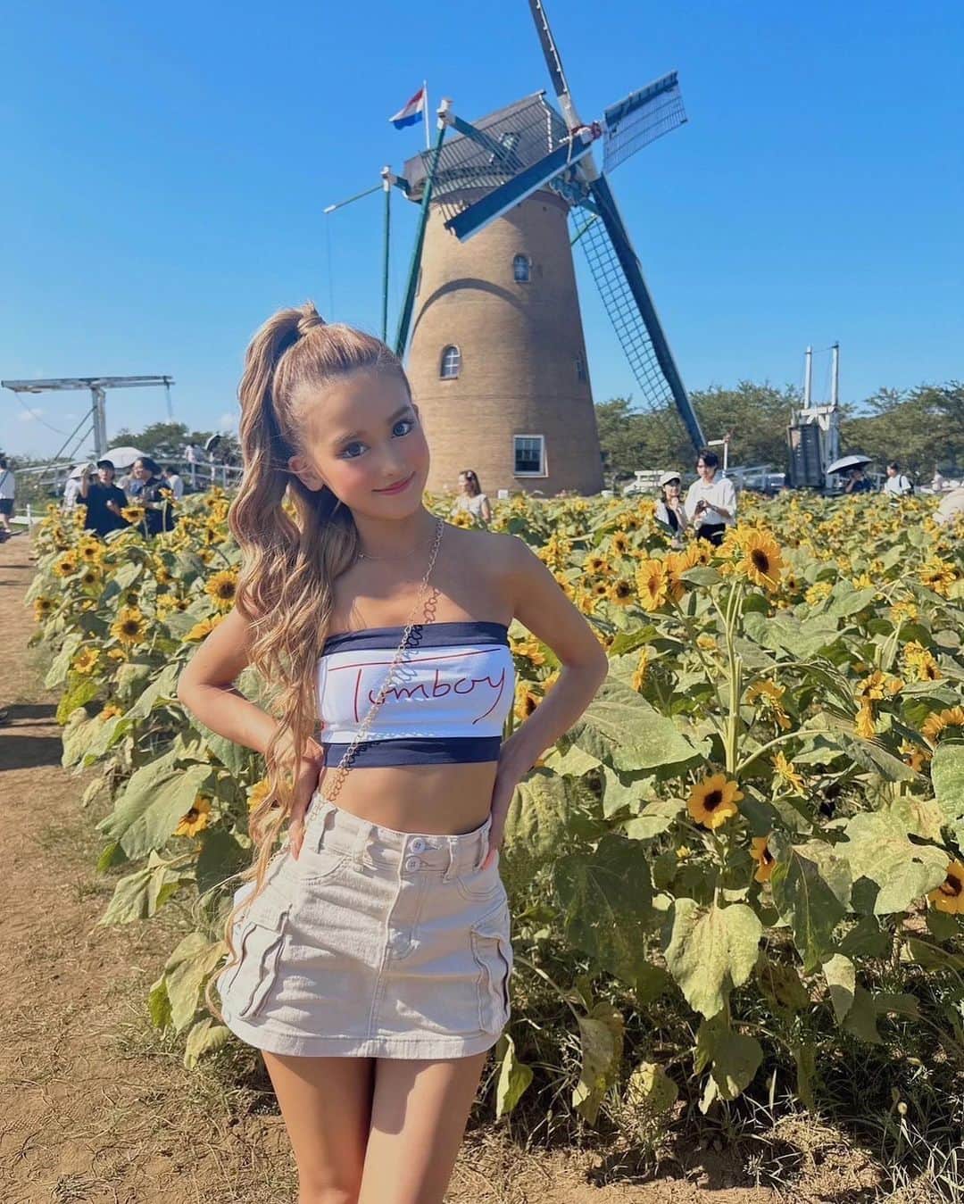 のインスタグラム：「#🌻  夏☀️たくさん感じたよ🫶🥹  他の向日葵畑🌻も行きたいな♡ . . #sunflower#summer#fashion  #shein#summerfashion#sky #向日葵#向日葵畑#ひまわり#ひまわり畑#夏コーデ#スカート#へそ出し#千葉#たびじょ」